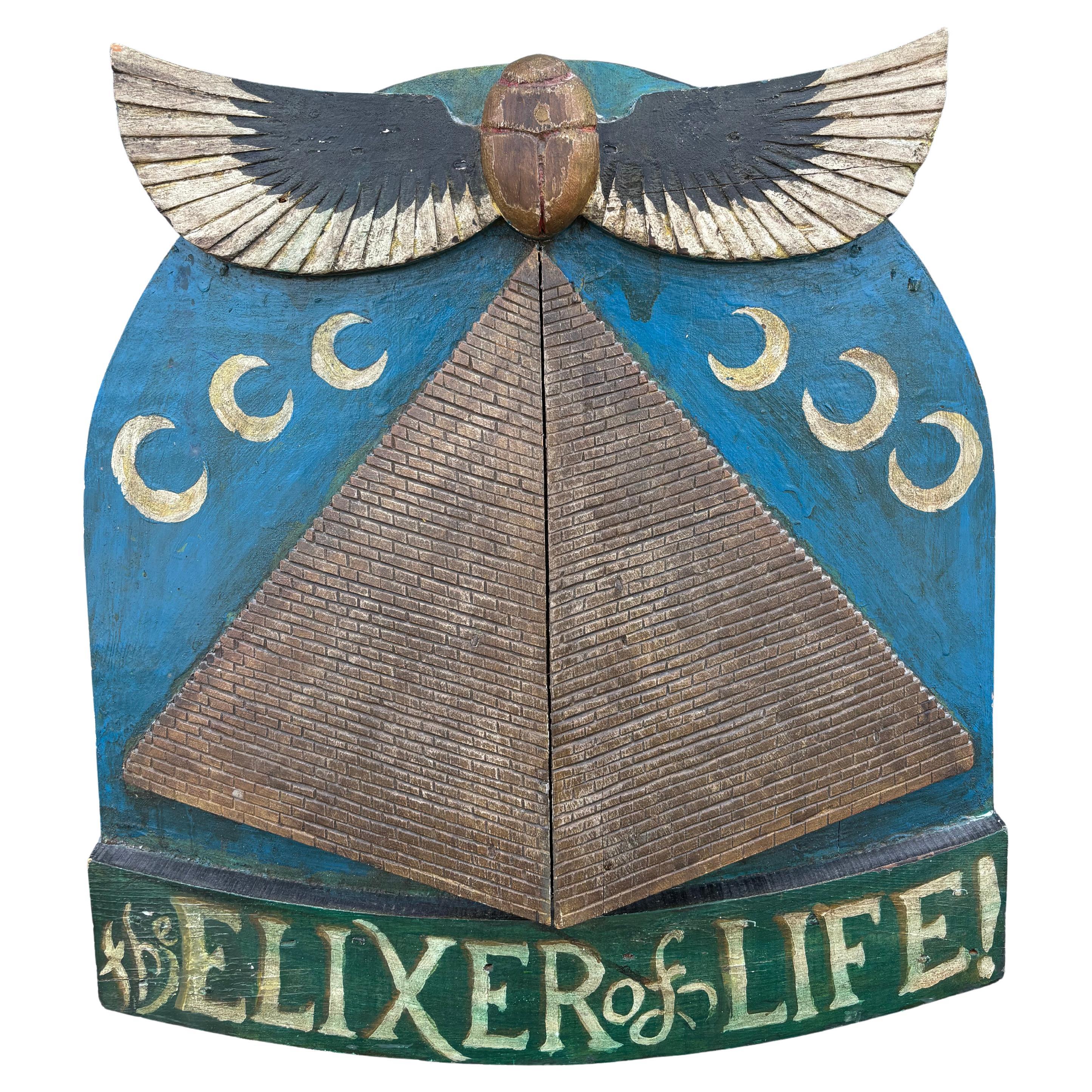 Signo folclórico de carnaval Escarabajo alado y pirámide "Elixir de la vida" Circa 1900