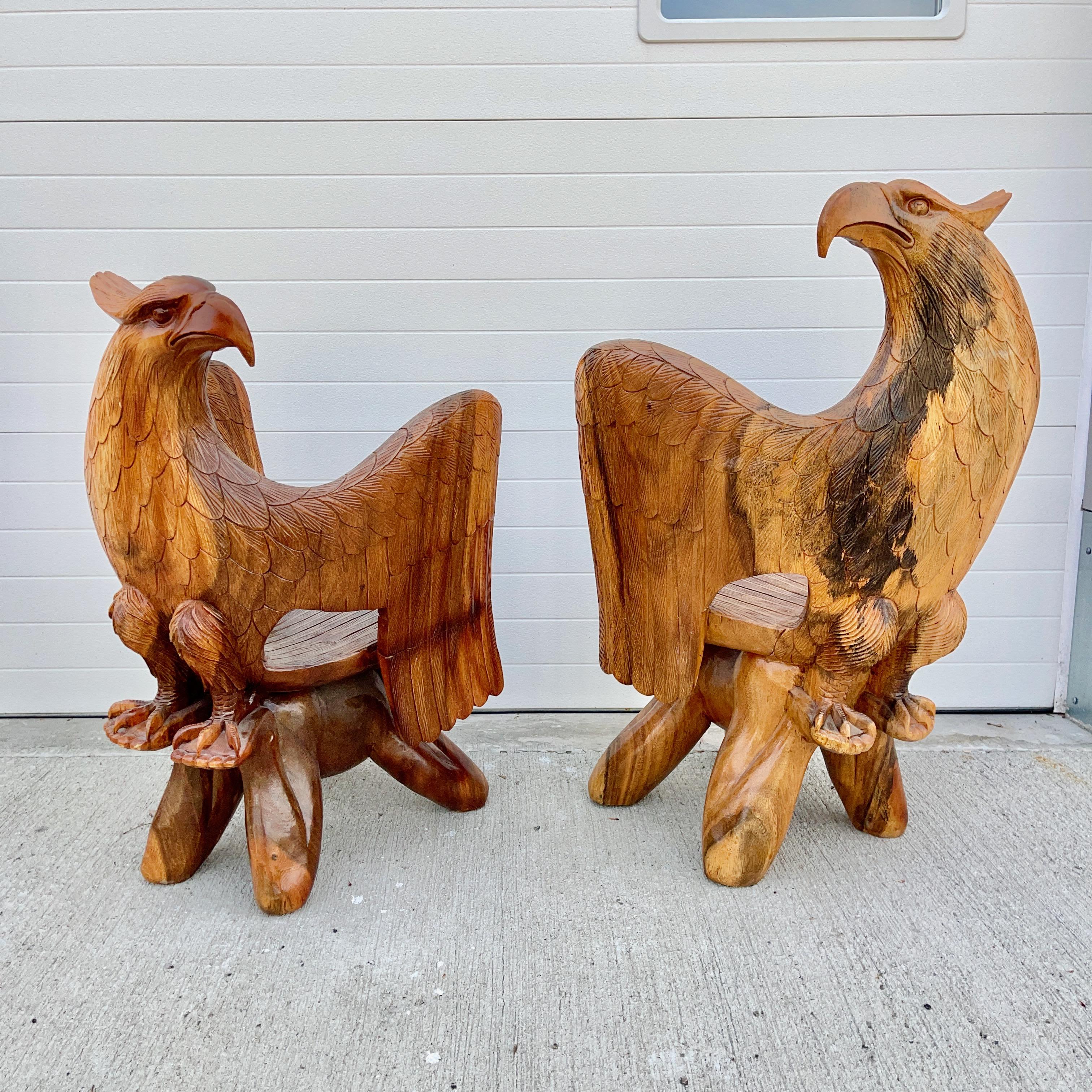 Inconnu Art Carved Eagle Chairs (chaises à aigle) en vente