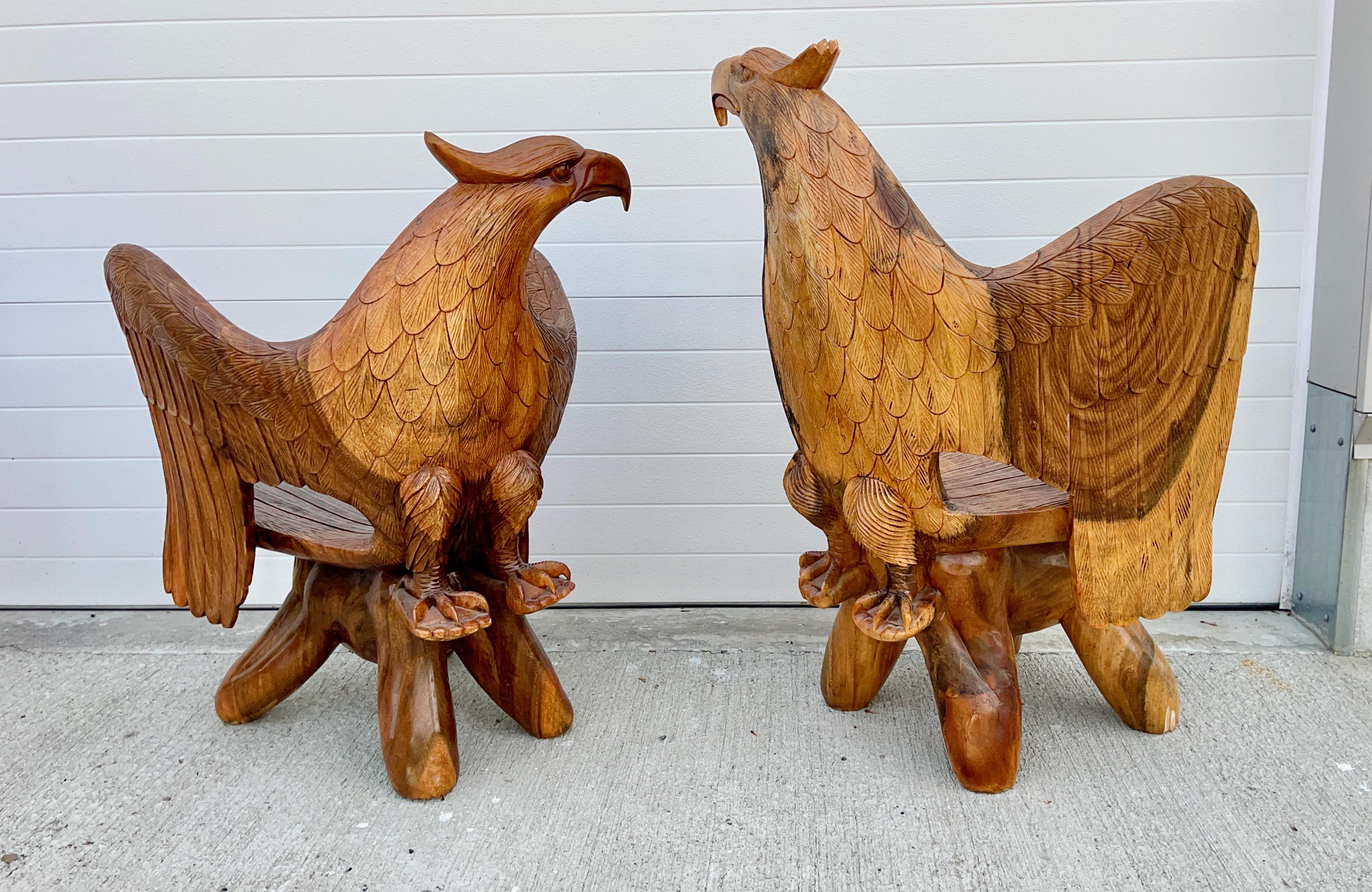 Art Carved Eagle Chairs (chaises à aigle) Bon état - En vente à Hanover, MA