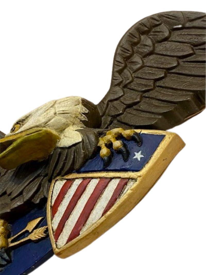 Placa de Águila Patriótica Tallada en Arte Popular Tallado a mano en venta