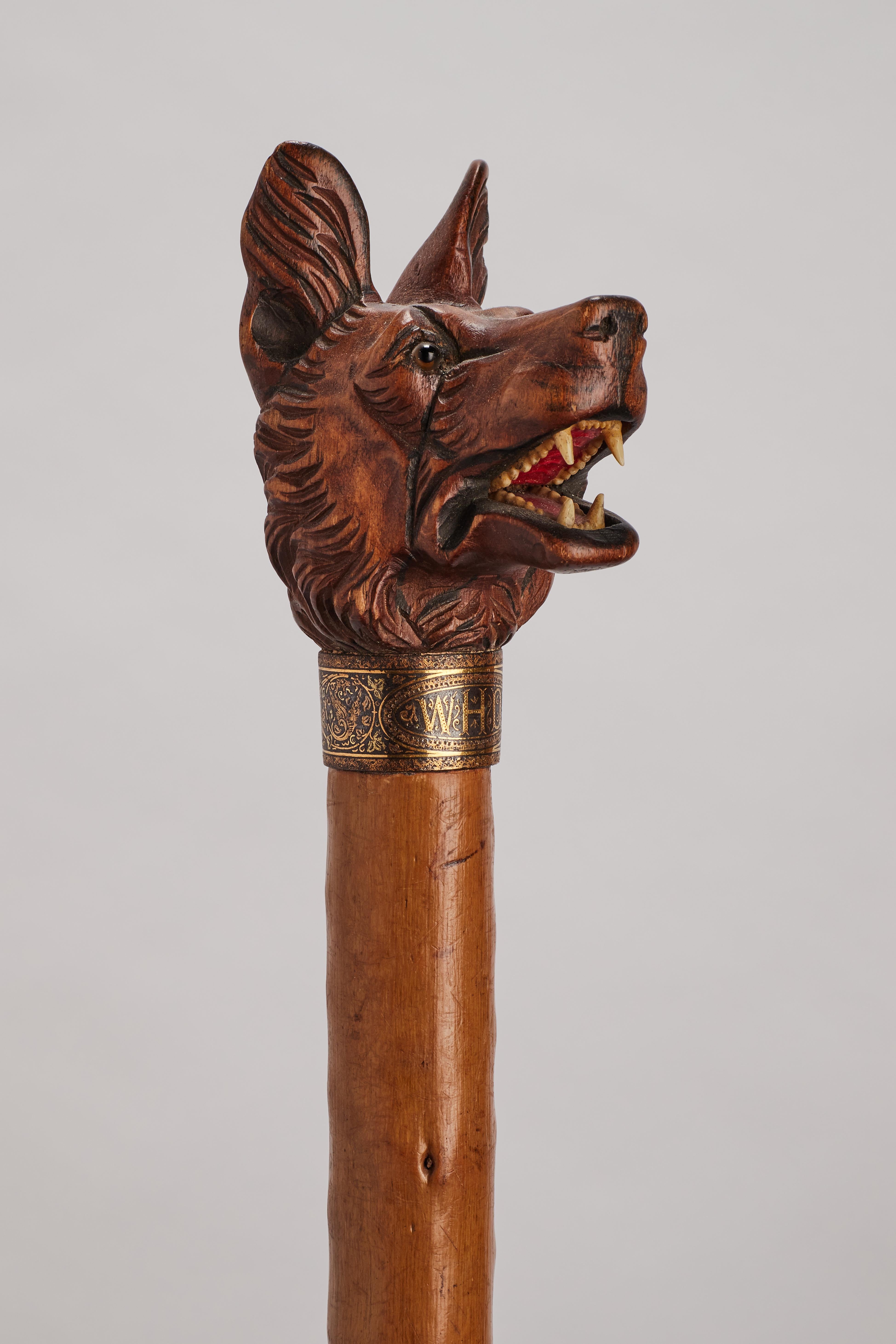 Folk art carved walking stick depicting a German Shepherd dog, Germany 1890.  In Good Condition For Sale In Milan, IT