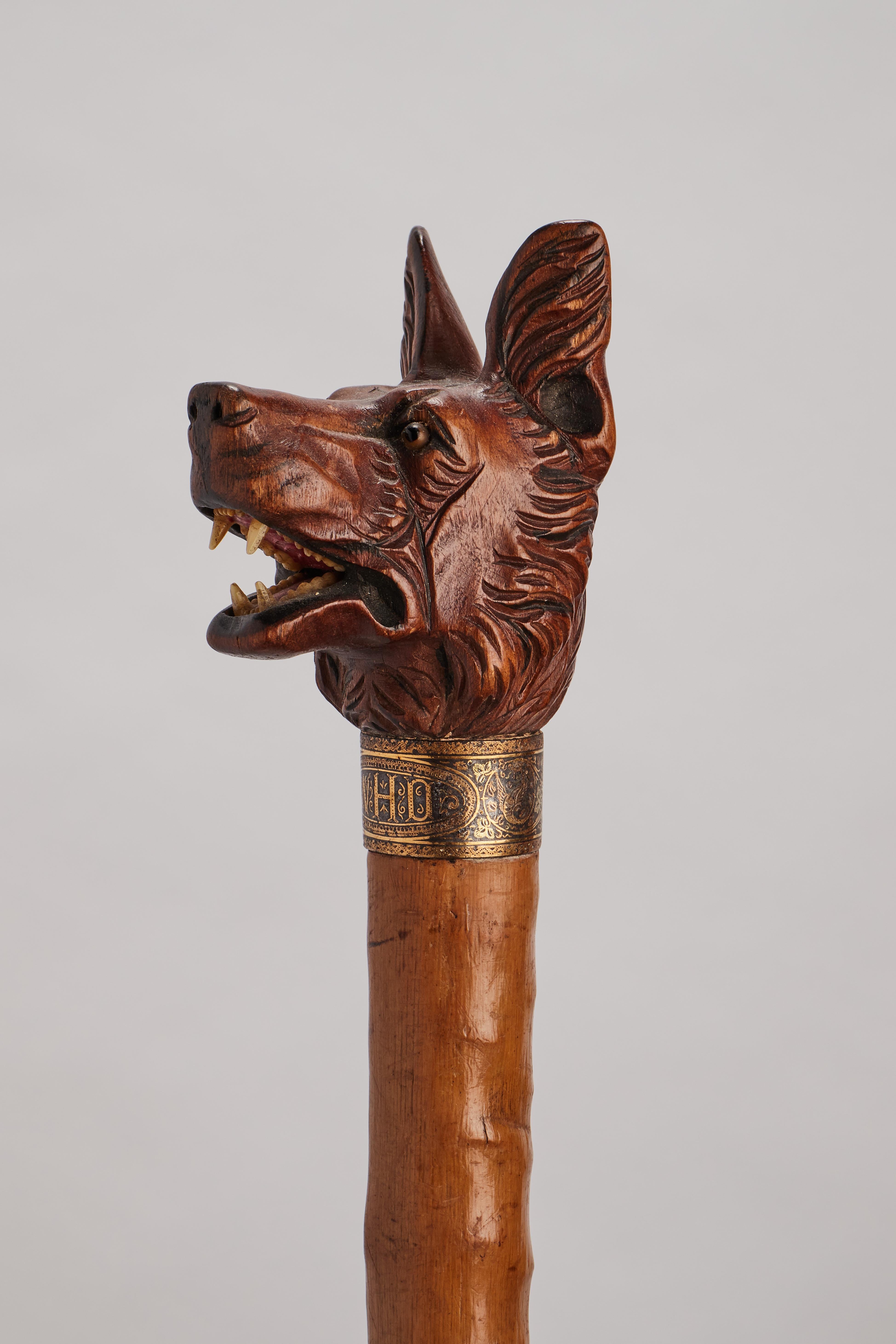 XIXe siècle Canne d'art populaire sculptée représentant un chien de berger allemand, Allemagne 1890.  en vente