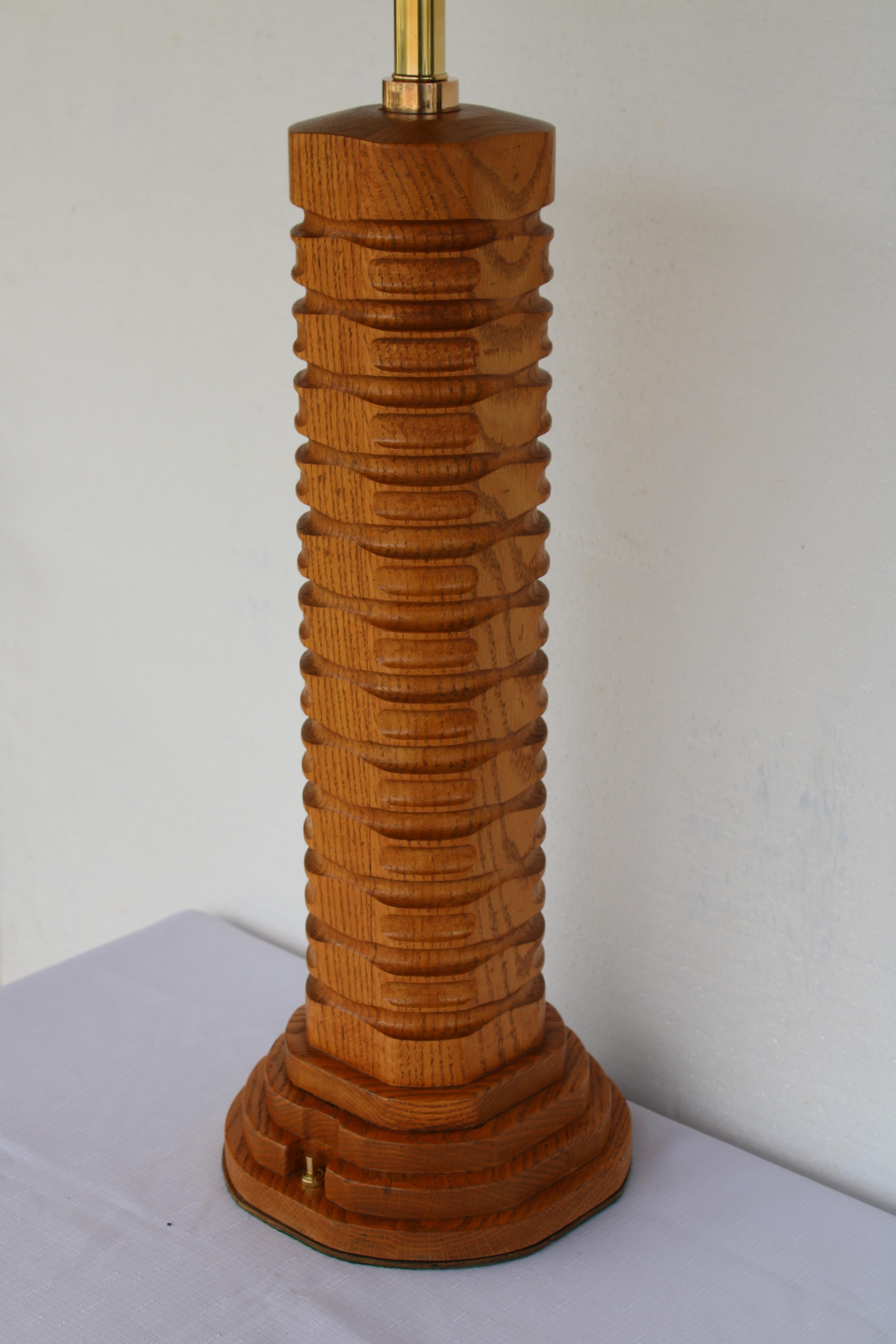 Art Carved Wood Wood Lamp Bon état - En vente à Palm Springs, CA