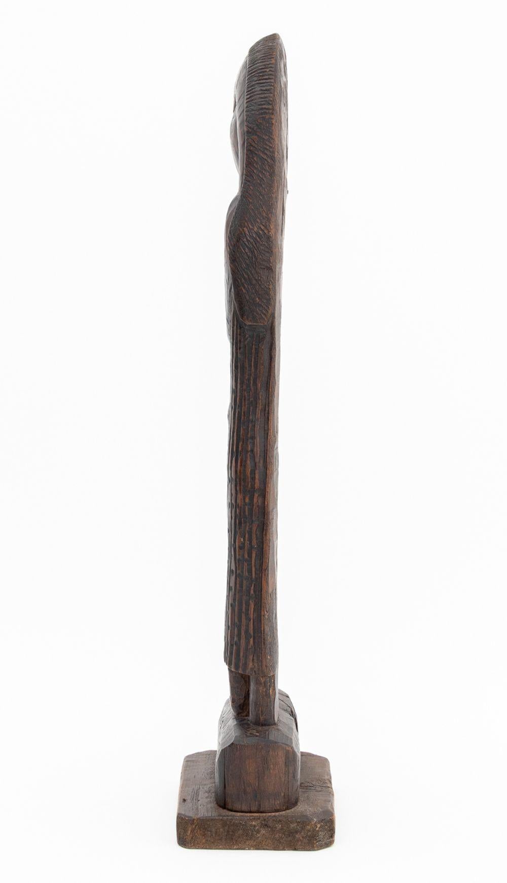 Folk Art Carved Wood Mother & Child Sculpture Bon état - En vente à Astoria, NY