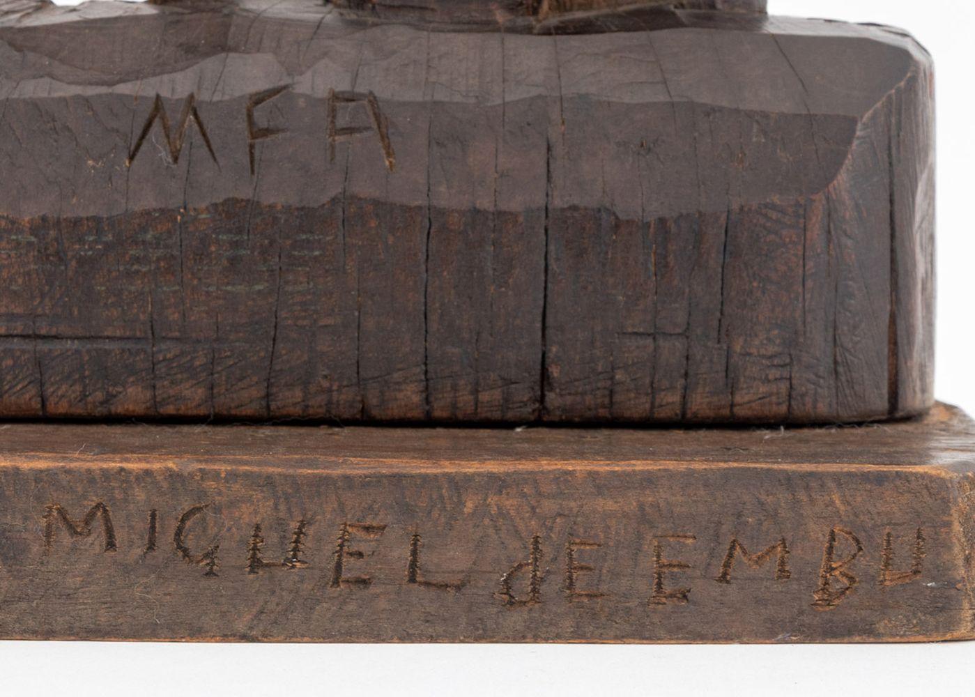 Bois Folk Art Carved Wood Mother & Child Sculpture en vente