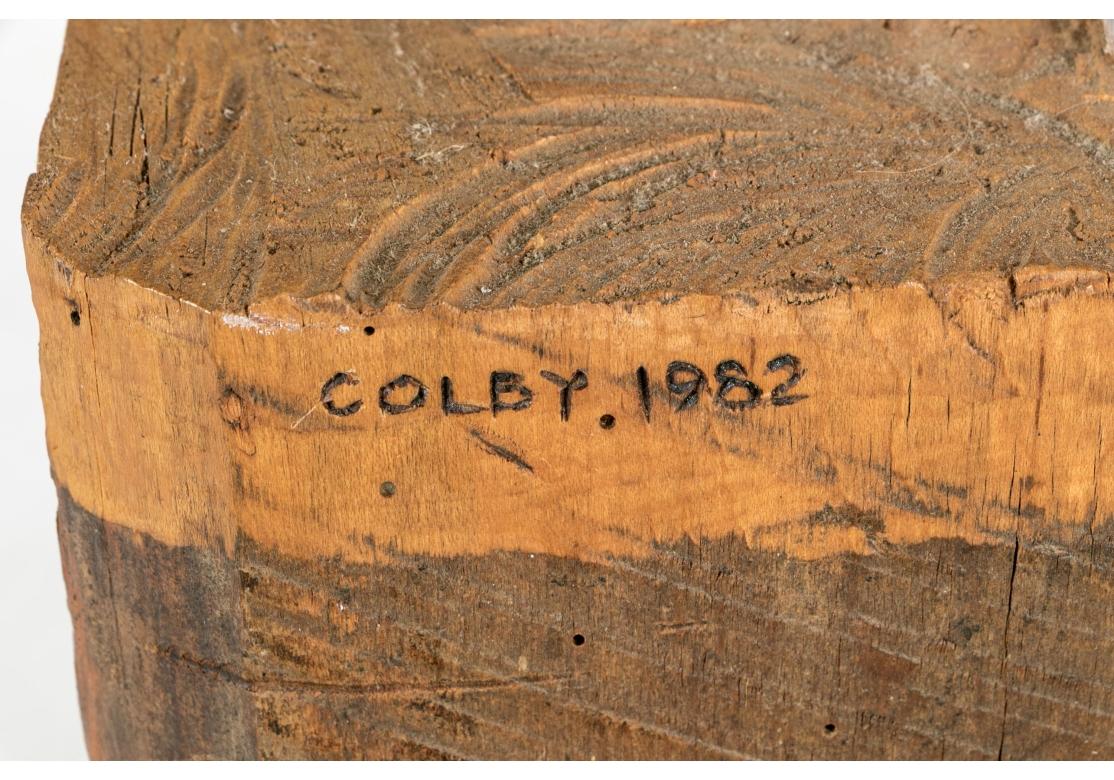 Folk Art Carved Wood Statue Signed Colby 1982 en vente 3