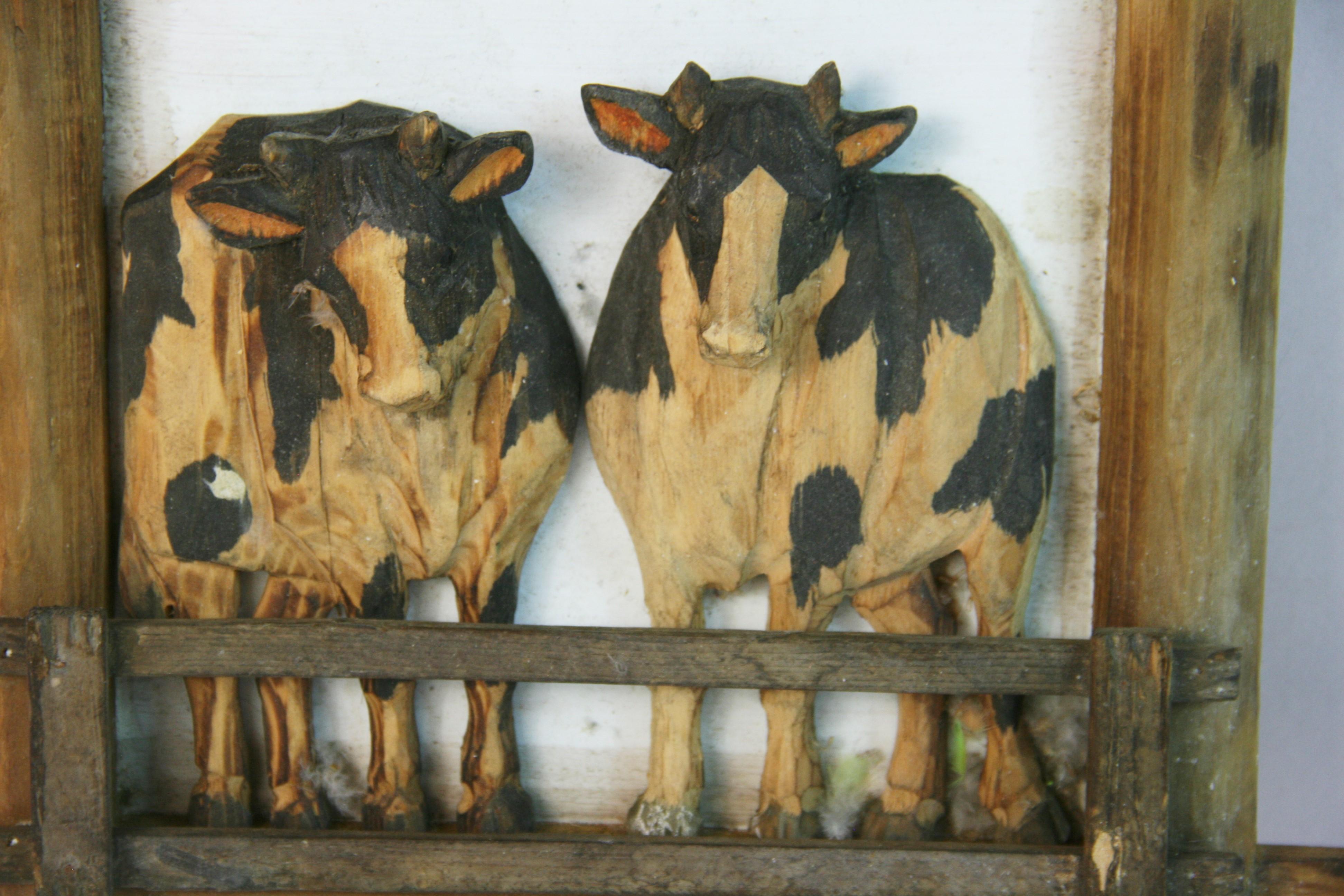 Legno massiccio Folk Art Cow Wall Sculptures Set of Three in vendita