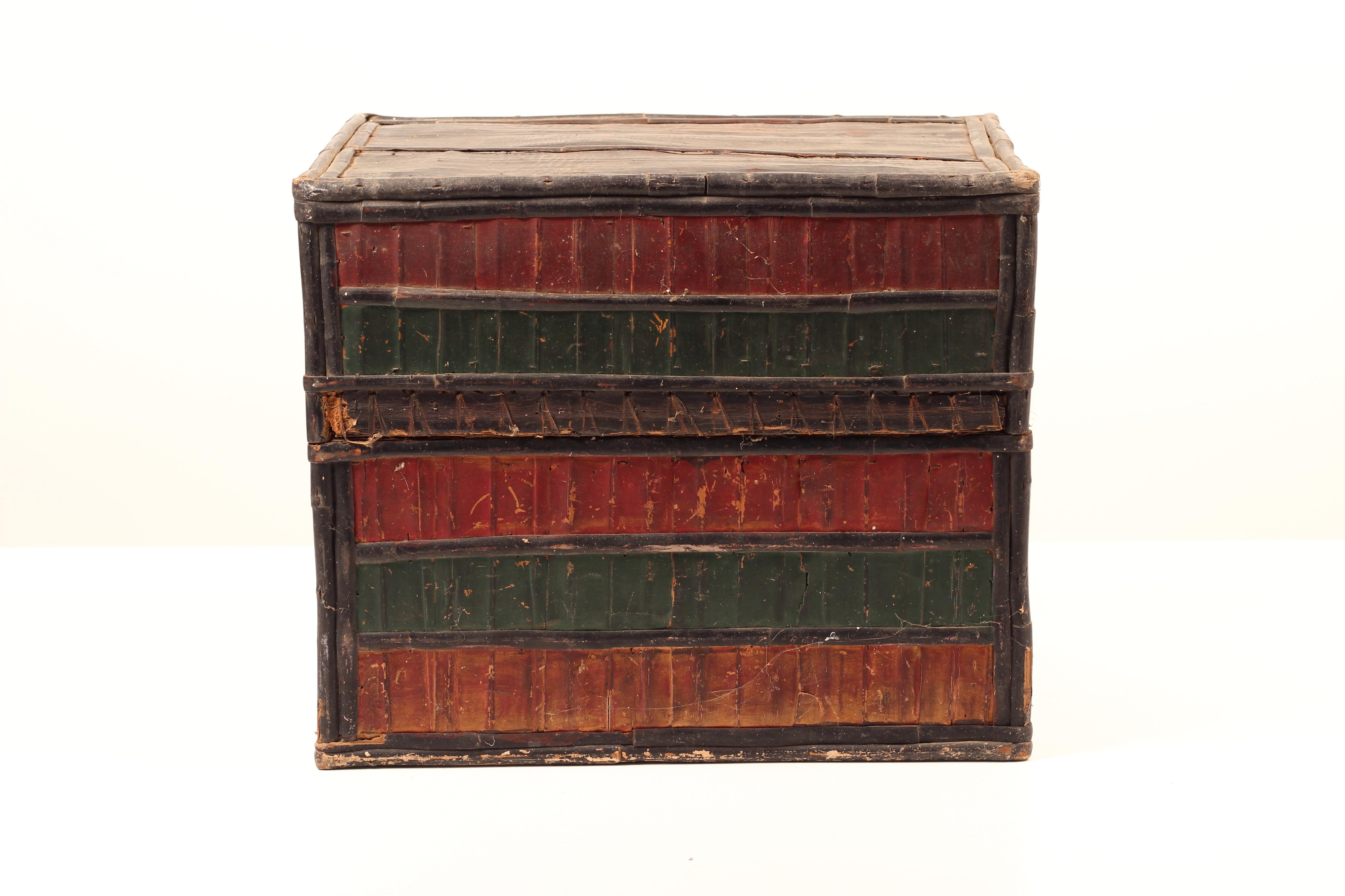 Folk Art Dowry Box, Lombok Indonesien, Kaurischnecke, bemalt Palm & Bambus 1950's Sasak im Angebot 7