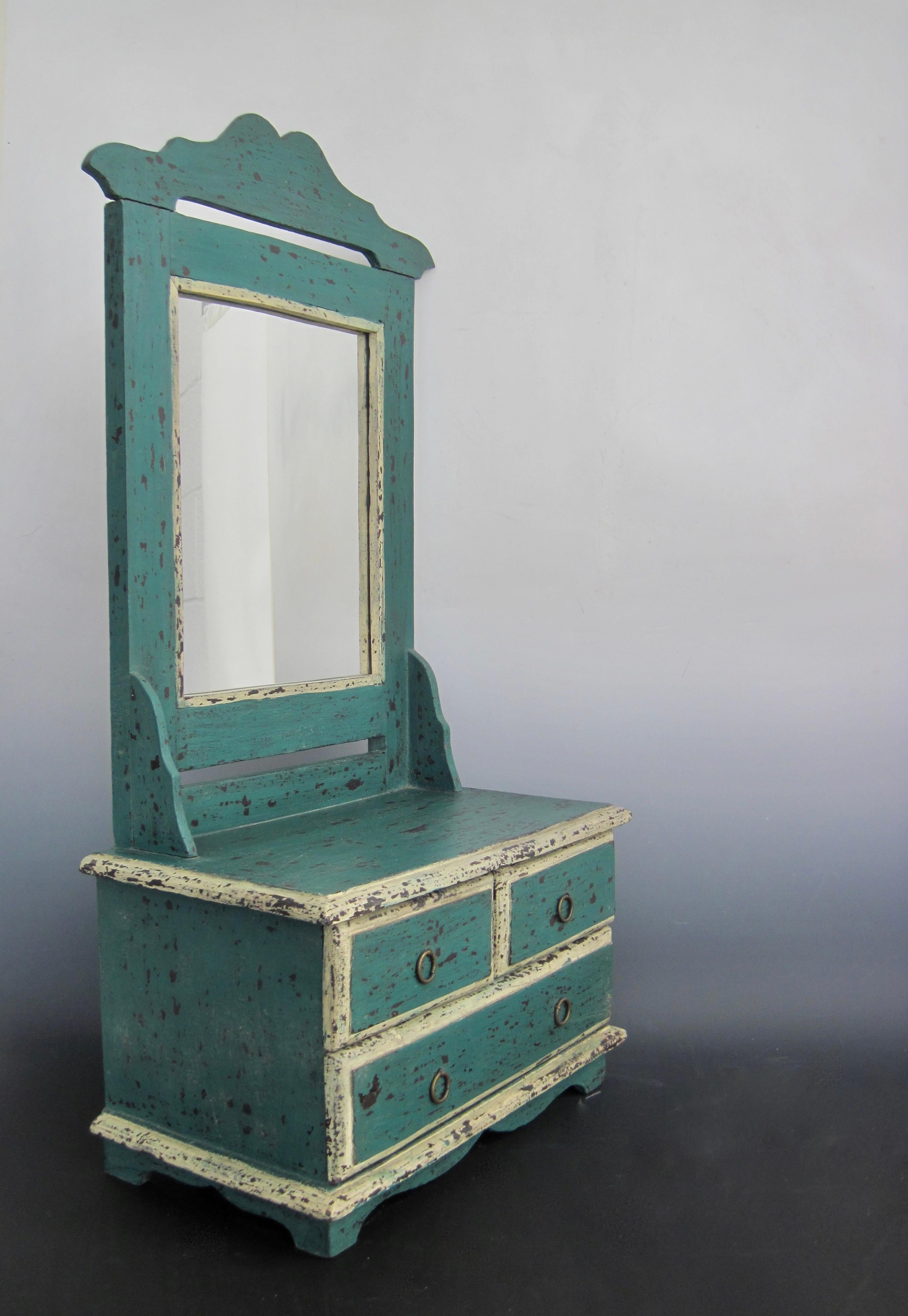 Folk Art Dresser Top Vanity Mirror in Originalfarbe (Volkskunst) im Angebot