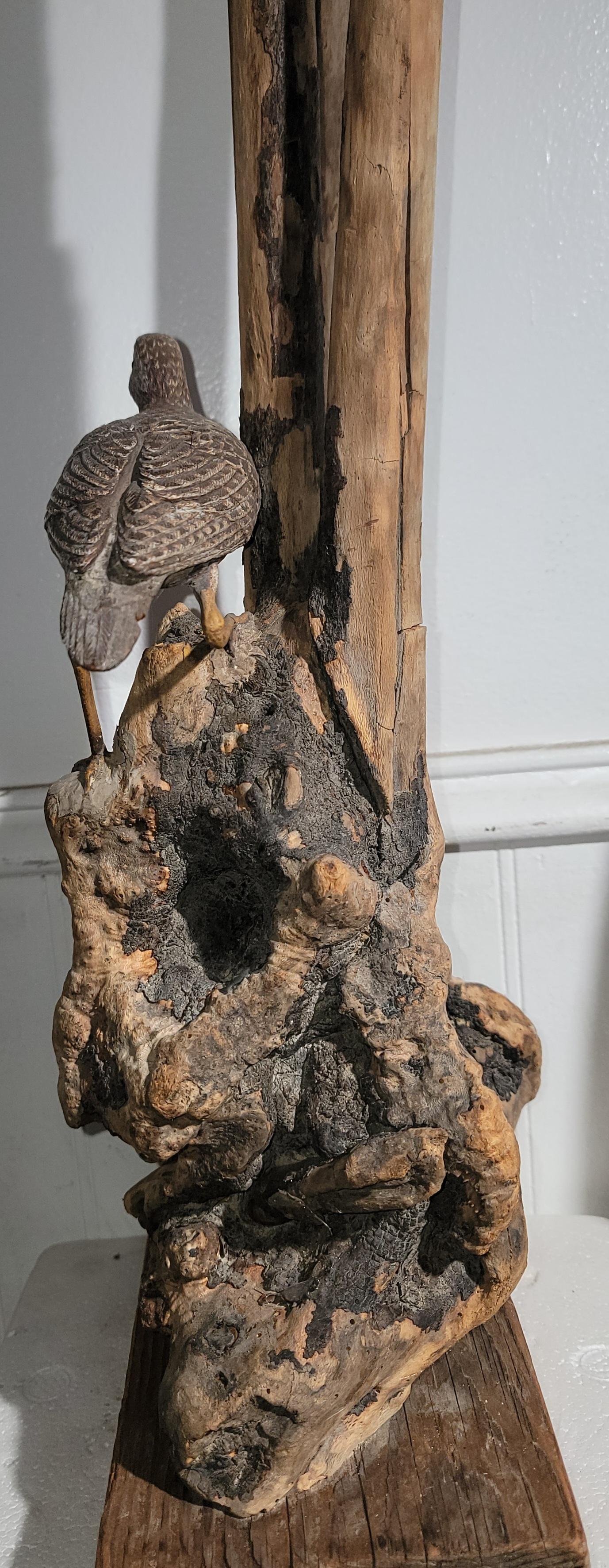 Folk Art Drift Wood Skulptur W / Vogel (Adirondack) im Angebot
