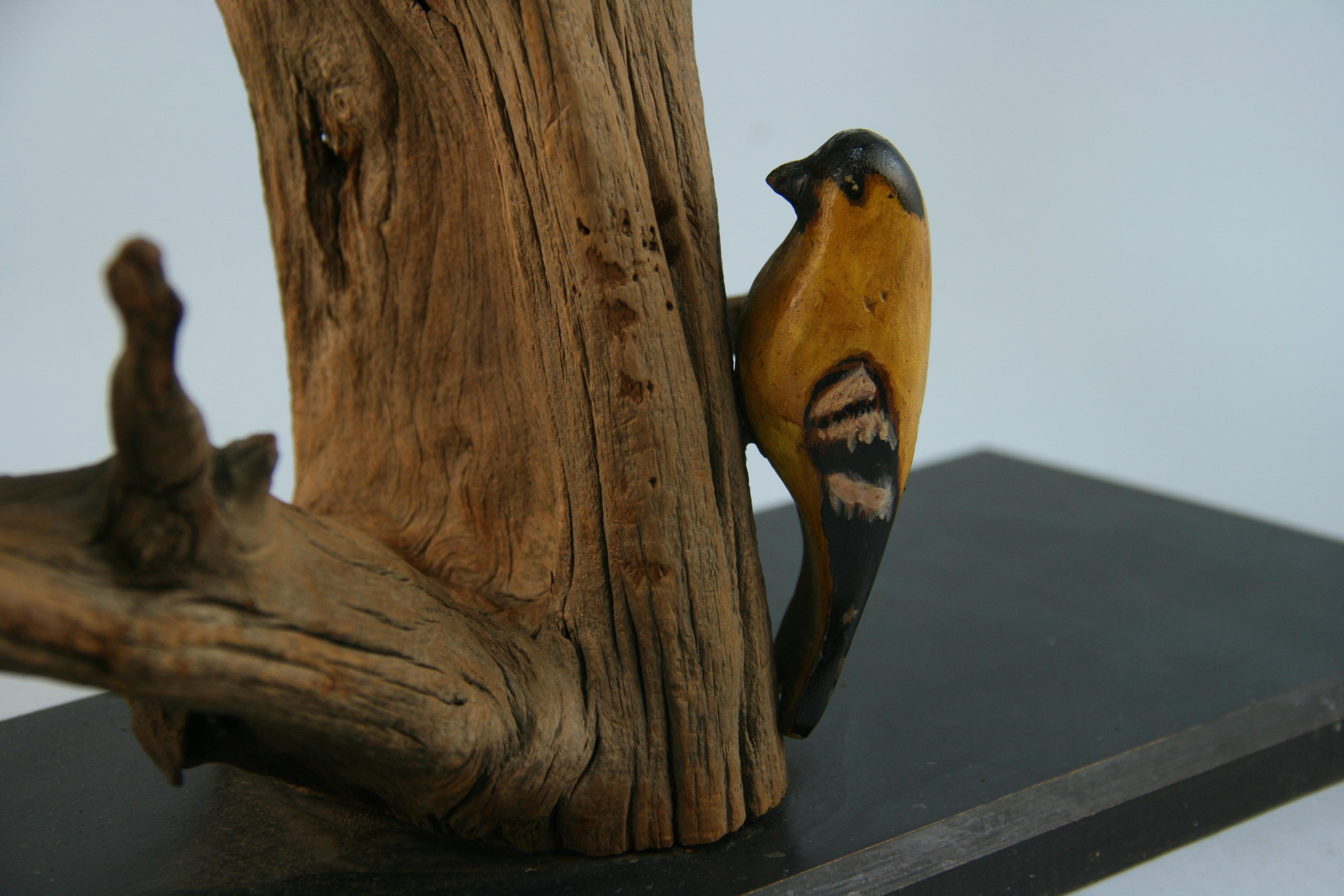 Japanische Holzbaum-Skulptur mit handbemalten Vögeln aus Holz im Angebot 9