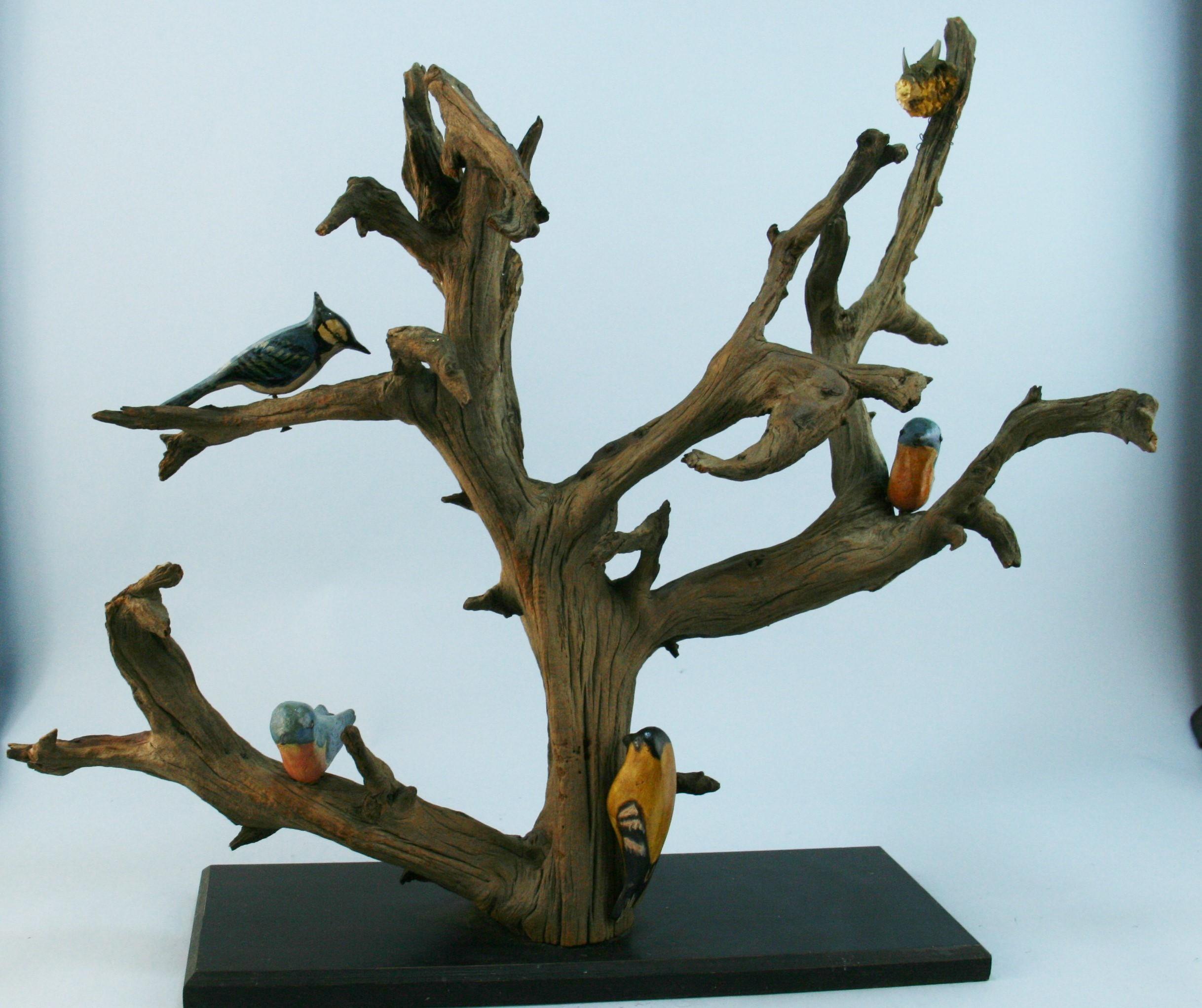 Japanische Holzbaum-Skulptur mit handbemalten Vögeln aus Holz (Handgefertigt) im Angebot