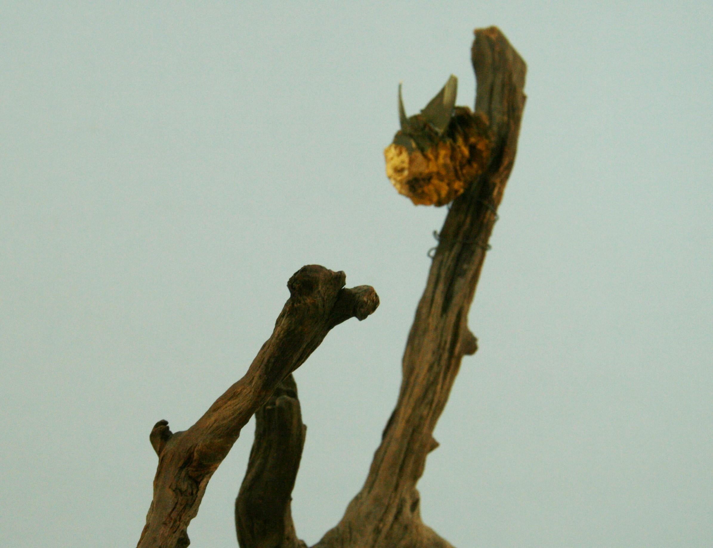 Japanische Holzbaum-Skulptur mit handbemalten Vögeln aus Holz im Angebot 1