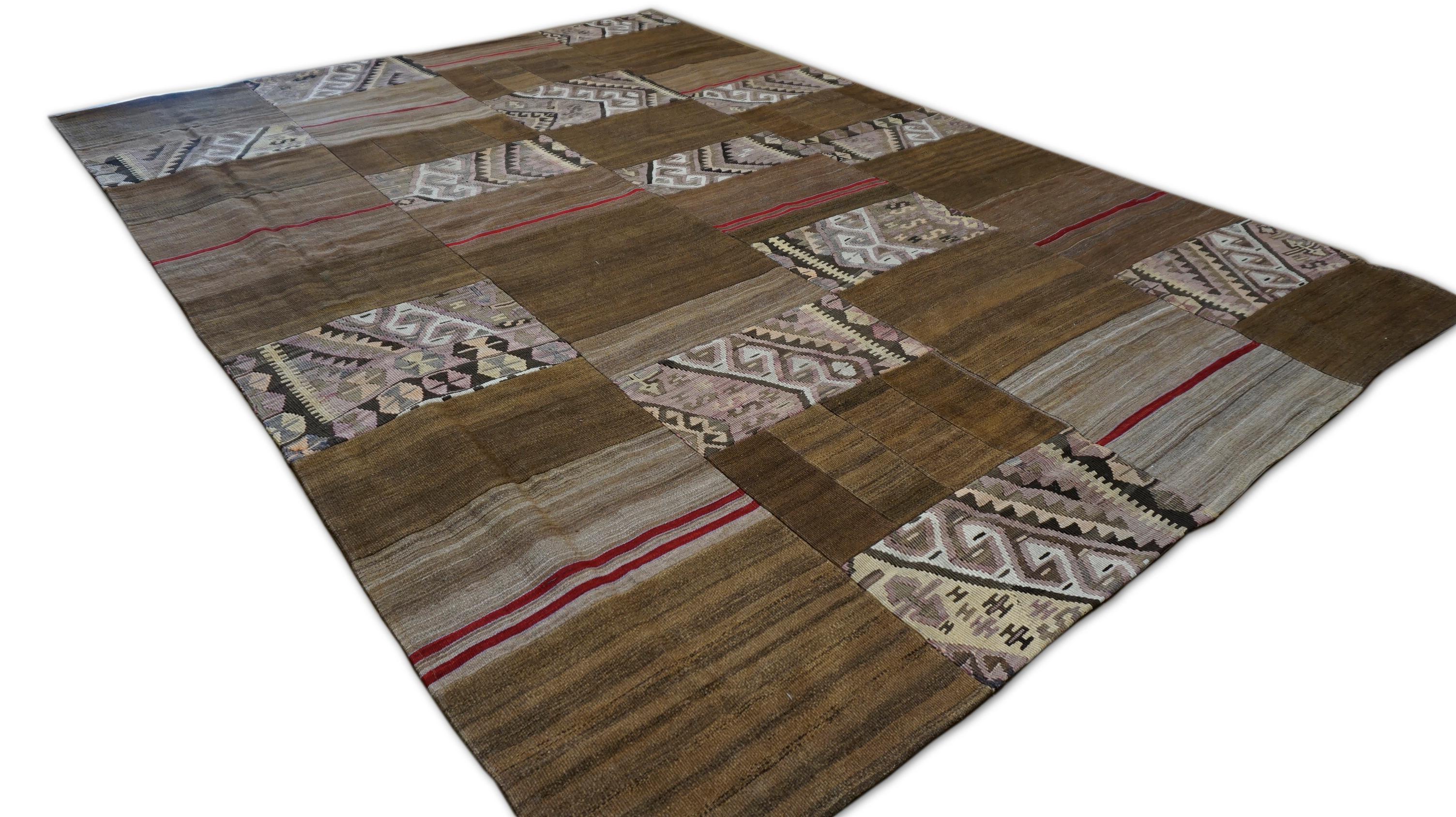 XX secolo Tappeto Folk-Art Earth Toned Wool Vintage 7'x9'10'' in vendita