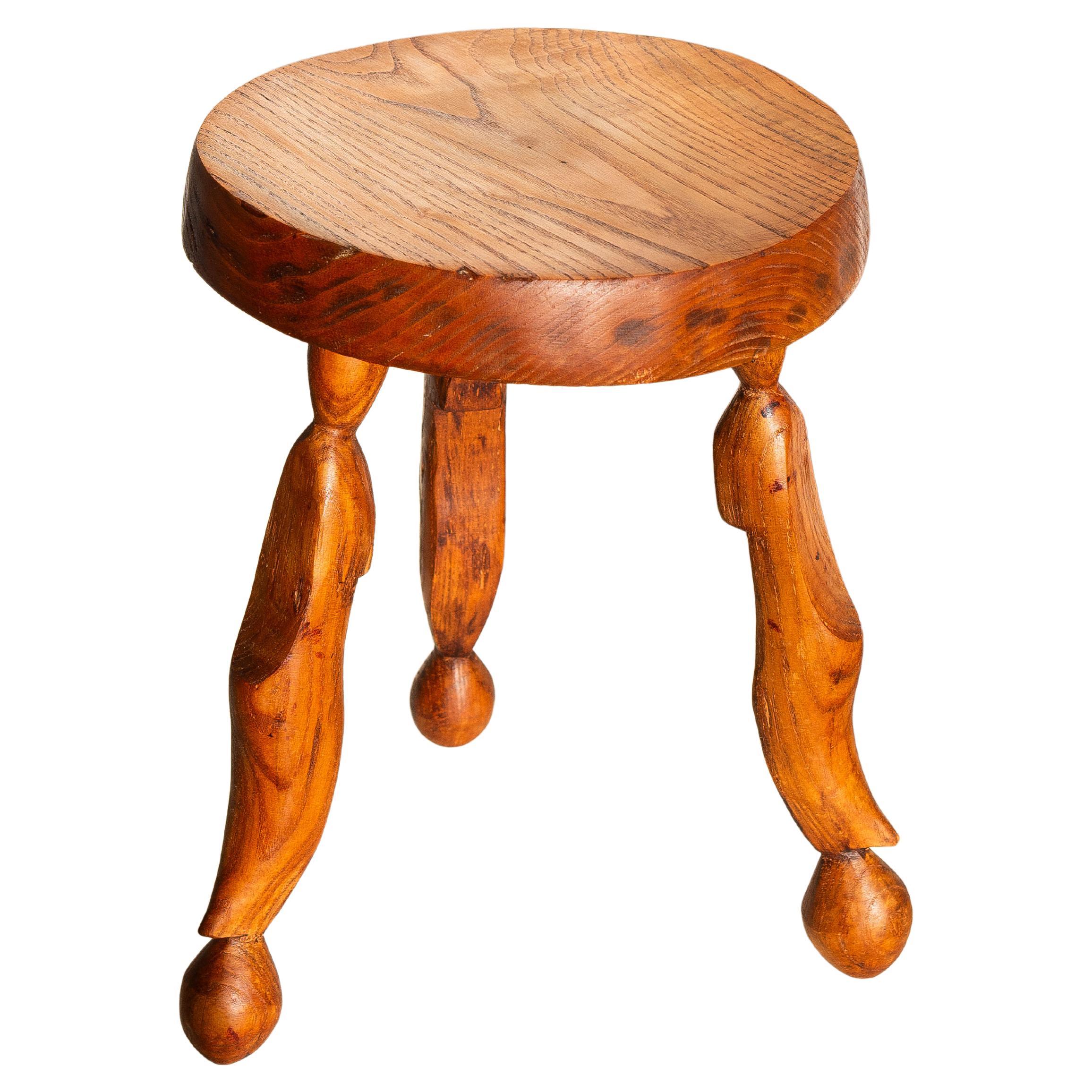 Folk Art French Stool - Brutalist Wooden Tripod Stool - Solid Pine Wood - 1940s in vendita
