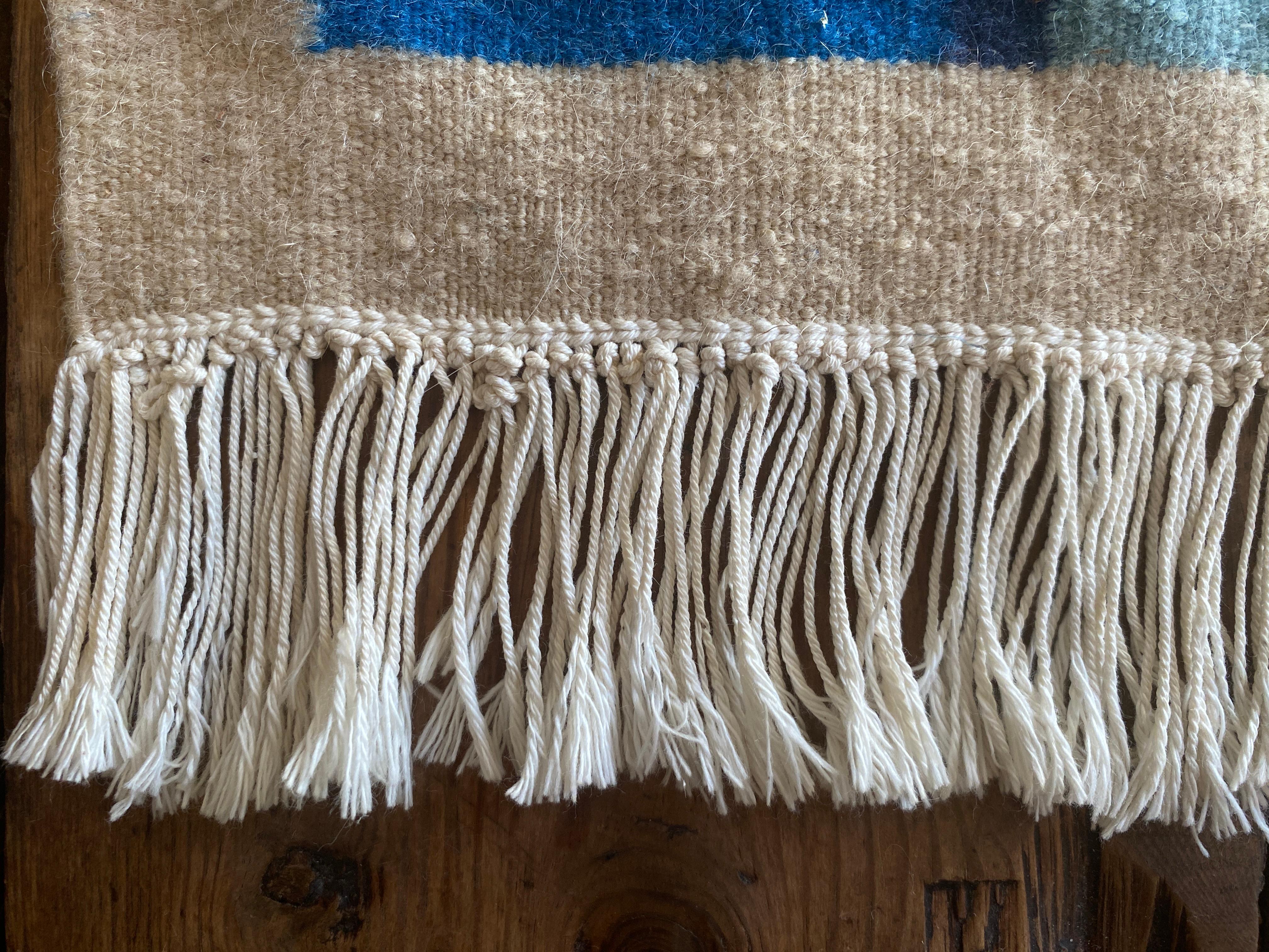 Appendiabiti Folk Art Gafsa Kilim con motivi di figure blu e turchesi, anni '70 in vendita 2
