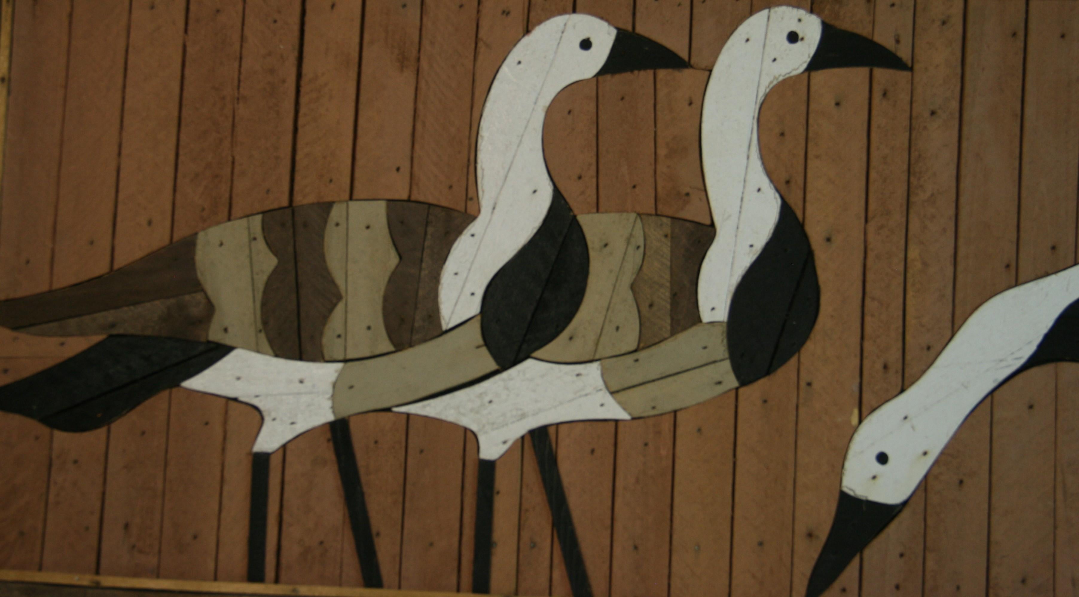 Metà XX secolo Scultura da parete Folk Art Geesse Flock in vendita