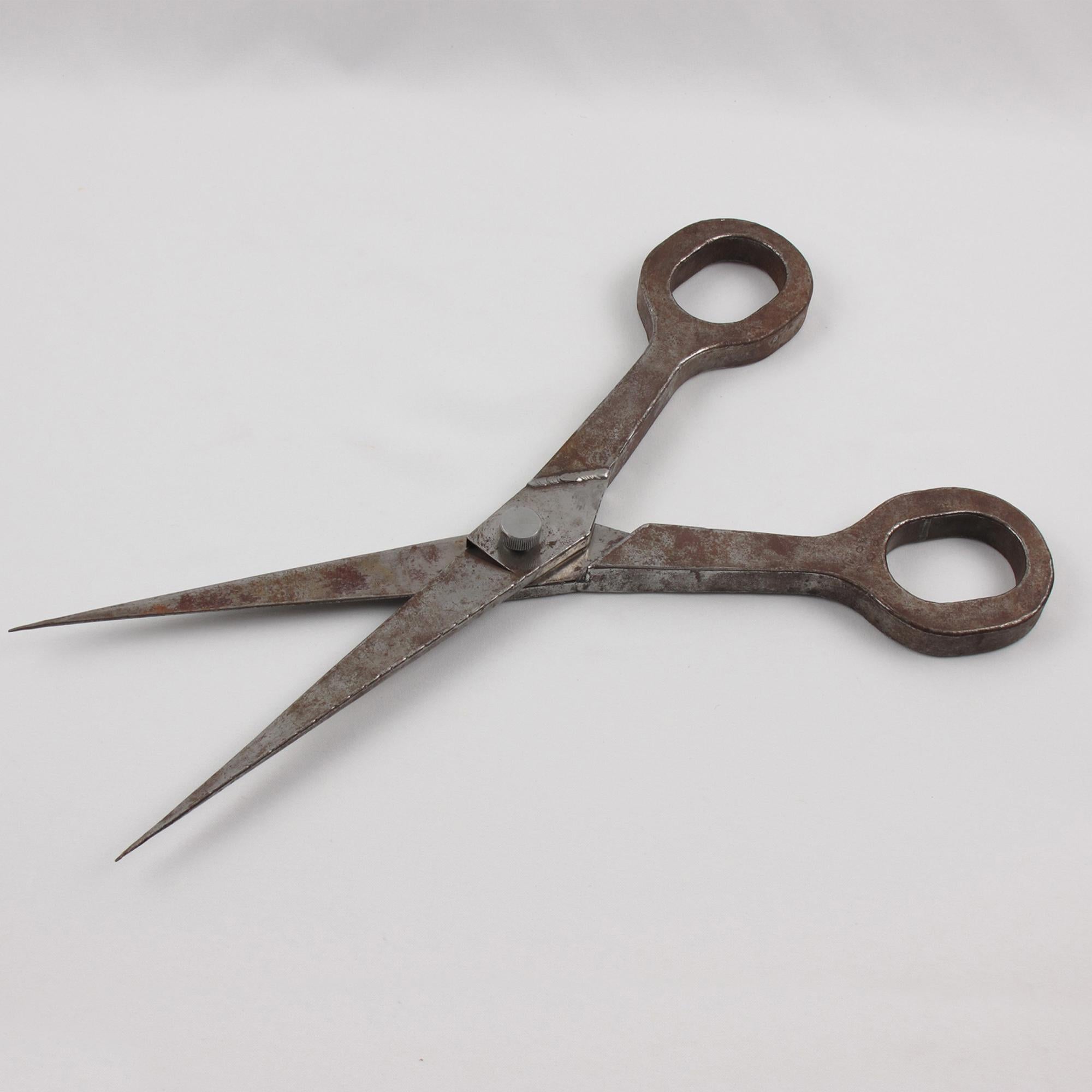 Folk Art Giant Metal Scissors Industrial Store Display Schild, um 1950 (Französisch) im Angebot