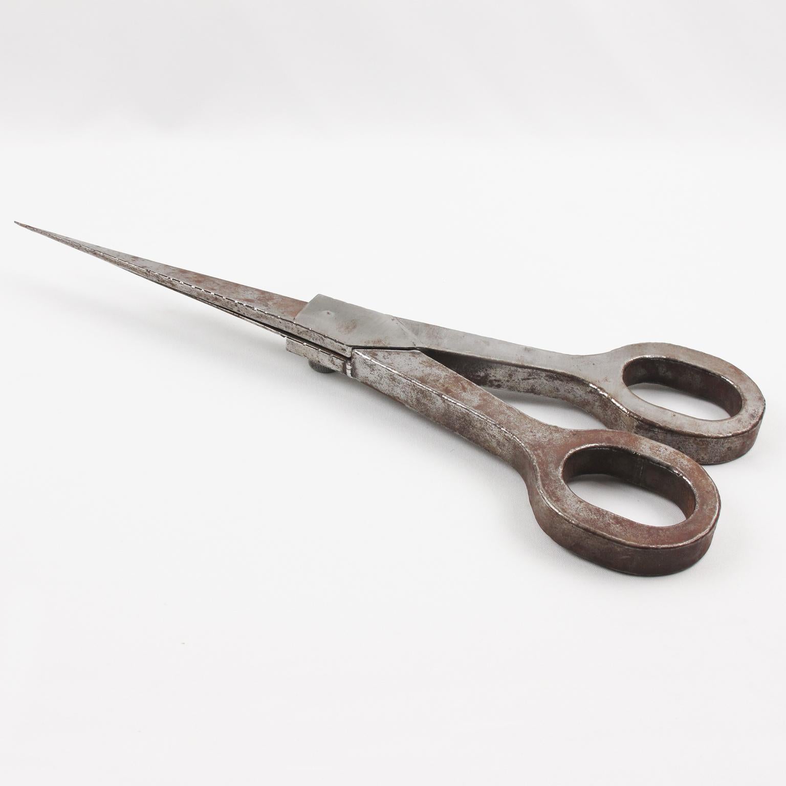 Folk Art Giant Metal Scissors Industrial Store Display Schild, um 1950 im Zustand „Gut“ im Angebot in Atlanta, GA