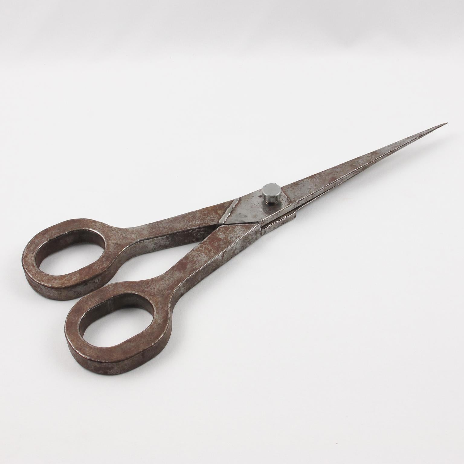 Folk Art Giant Metal Scissors Industrial Store Display Schild, um 1950 im Angebot 1