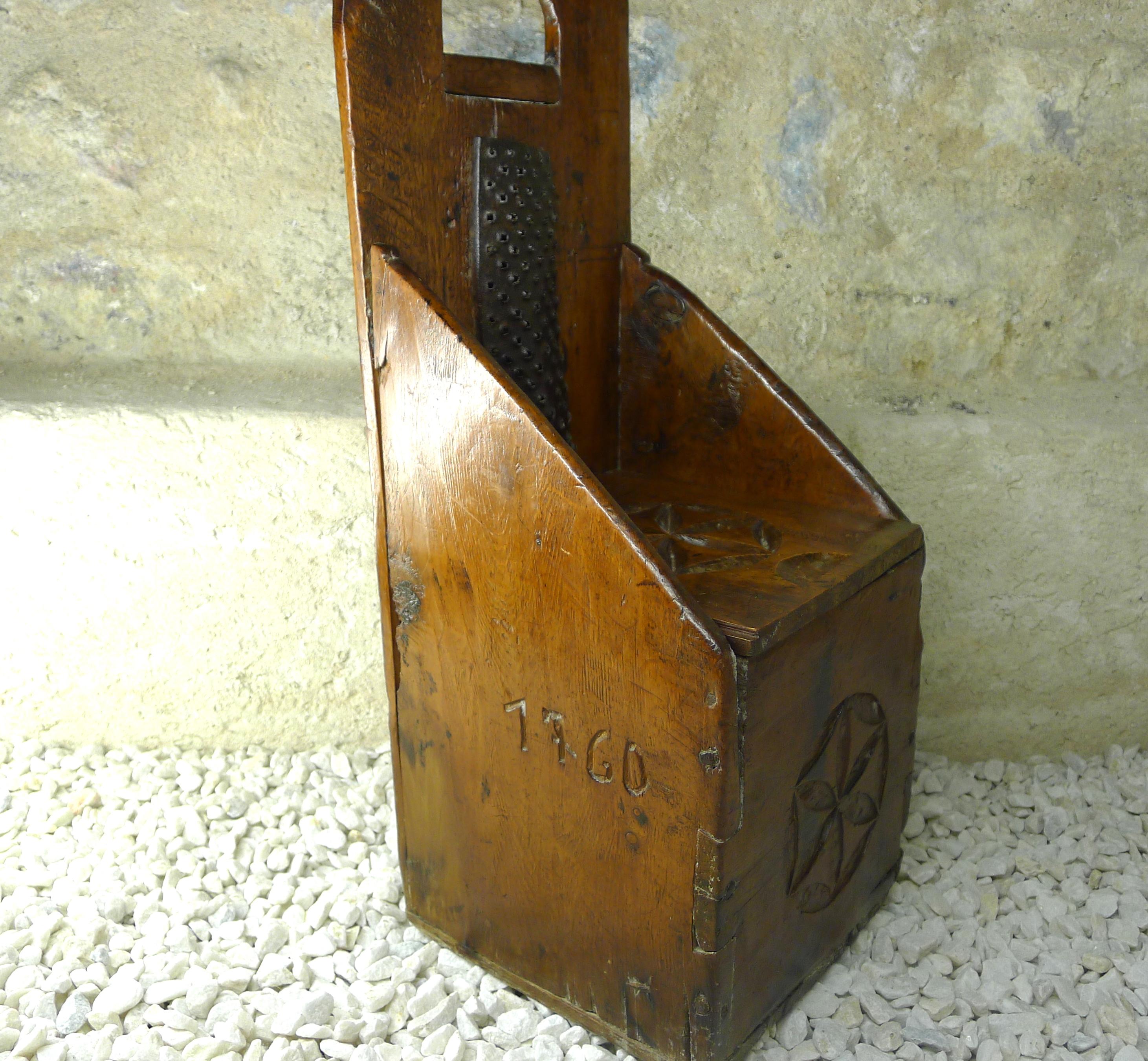Folk Art Grater with Bread, 18th Century In Good Condition For Sale In Paris, FR