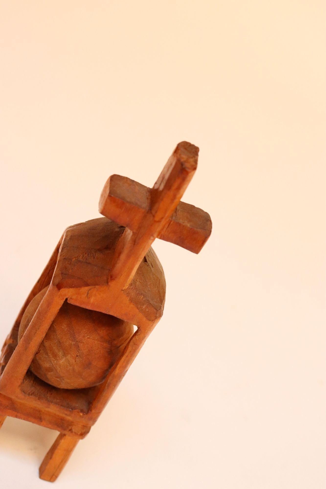 20ième siècle Folk Art Carved Hand-Carved Devotional 
