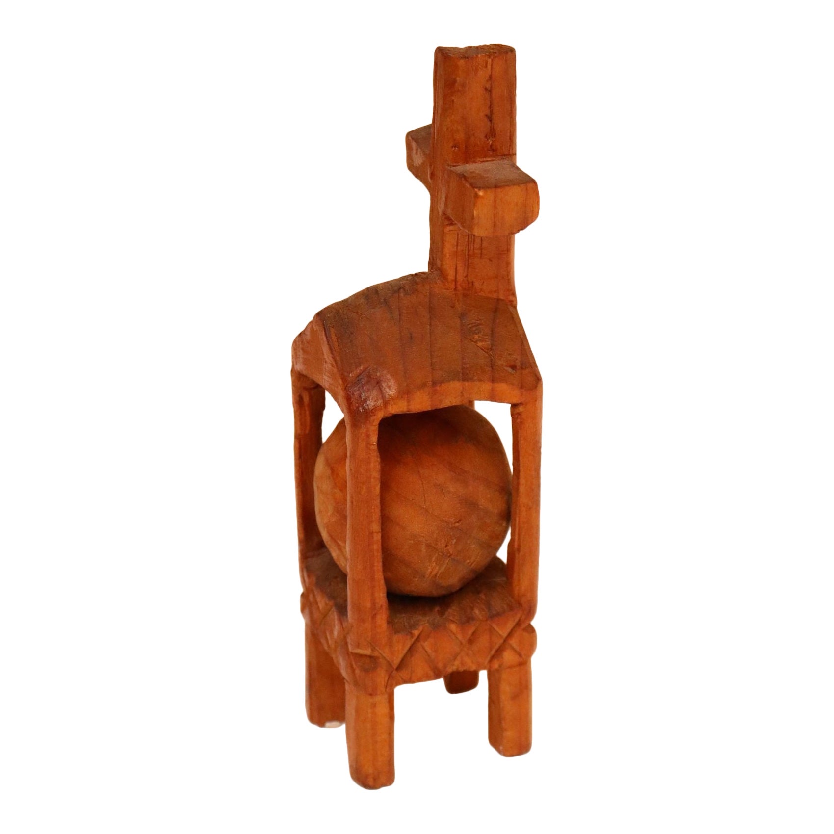 Folk Art Carved Hand-Carved Devotional "Ball and Ball in Cage" Whimsy Sculpture with Holy Cross (Sculpture de dévotion "Ball and Ball in Cage" avec Sainte Croix)