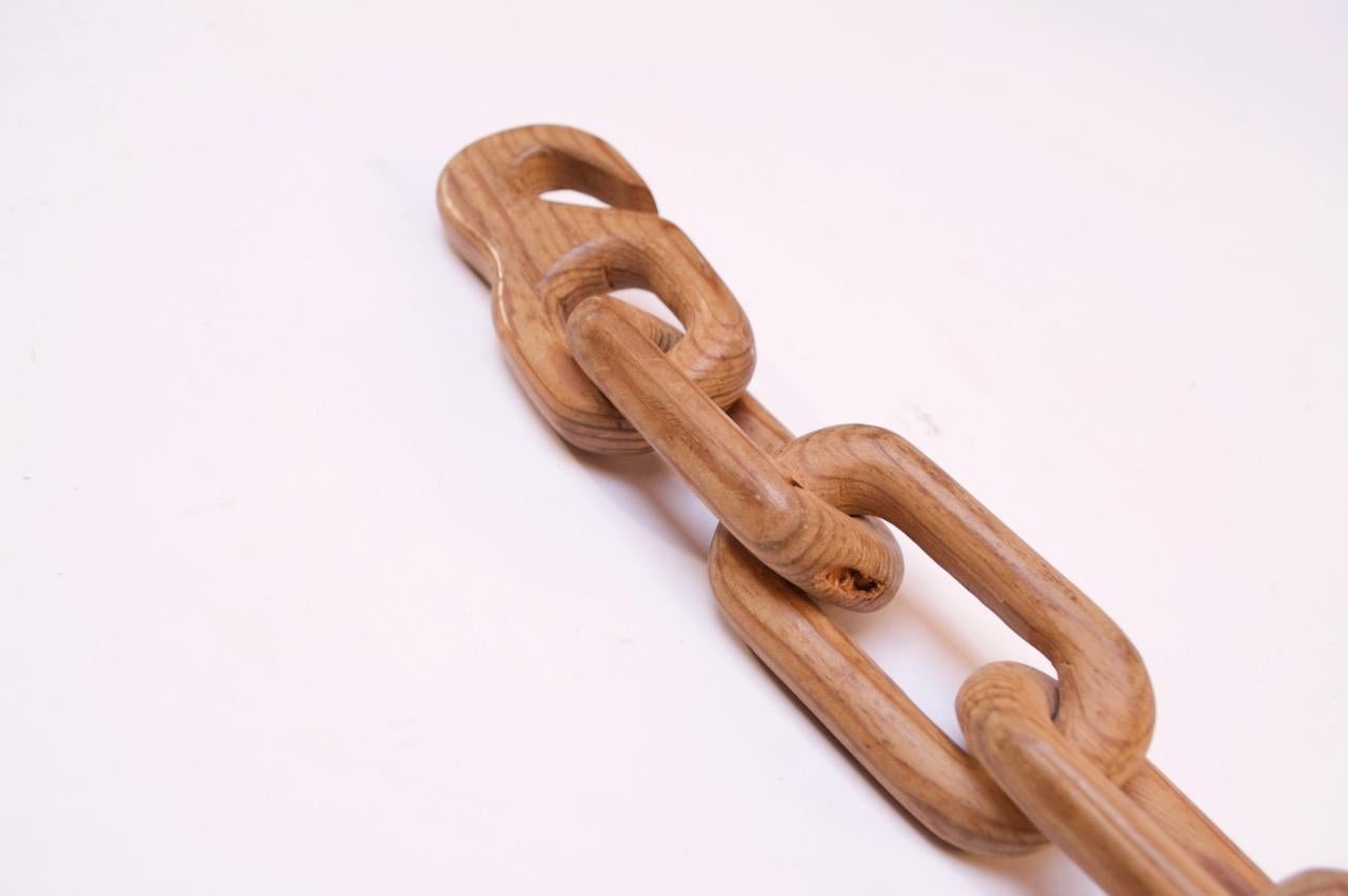 Folk Art Carved Hand Spruce Whimsy Chain (Chaîne de fantaisie en épicéa sculptée à la main) en vente 6