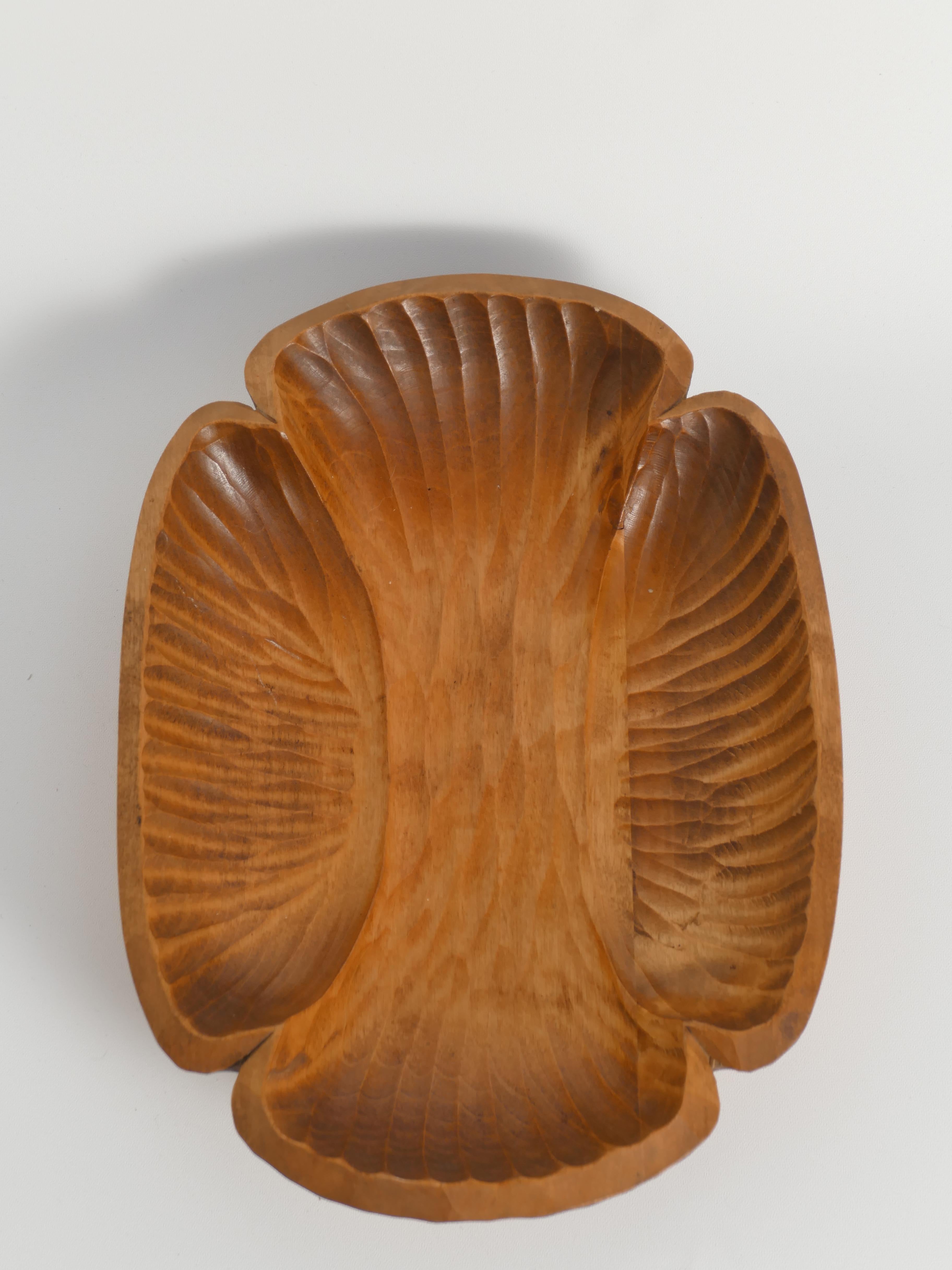 Milieu du XXe siècle Bol en bois sculpté à la main, Suède, années 1930 en vente