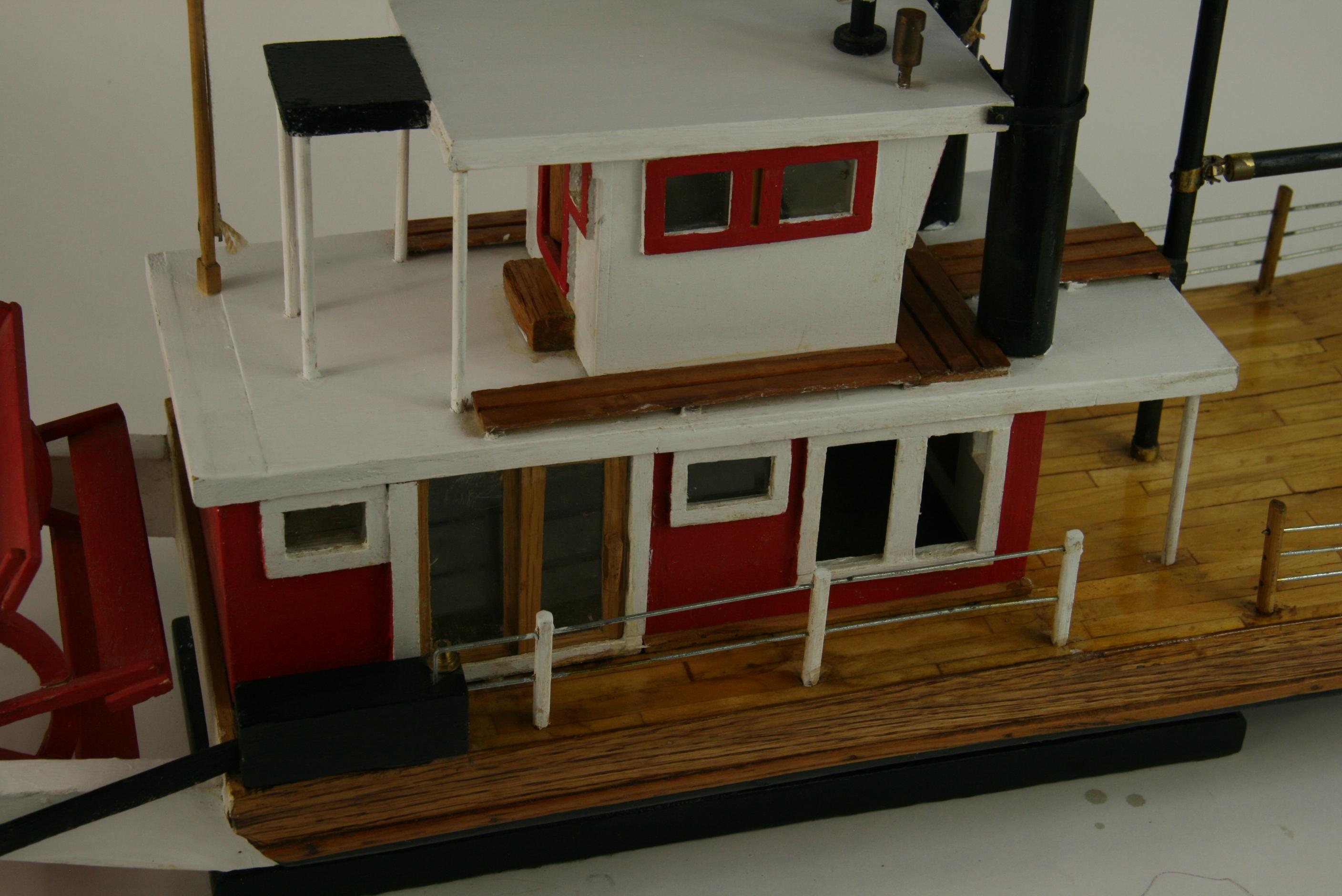 Art populaire Hand Made Maquette de bateau à roue à aubes Bon état - En vente à Douglas Manor, NY