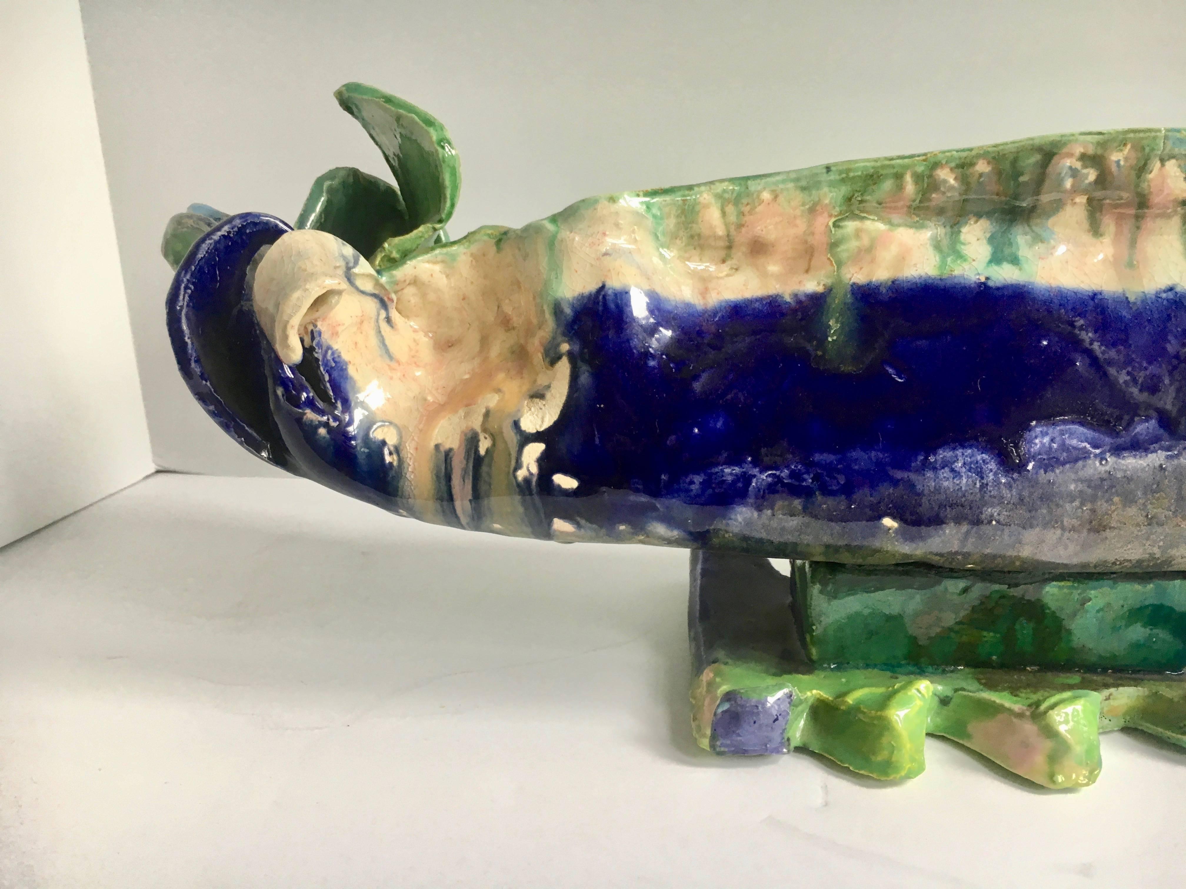 Handgefertigte Volkskunst-Keramik-Skulptur eines Fisches (Moderne) im Angebot