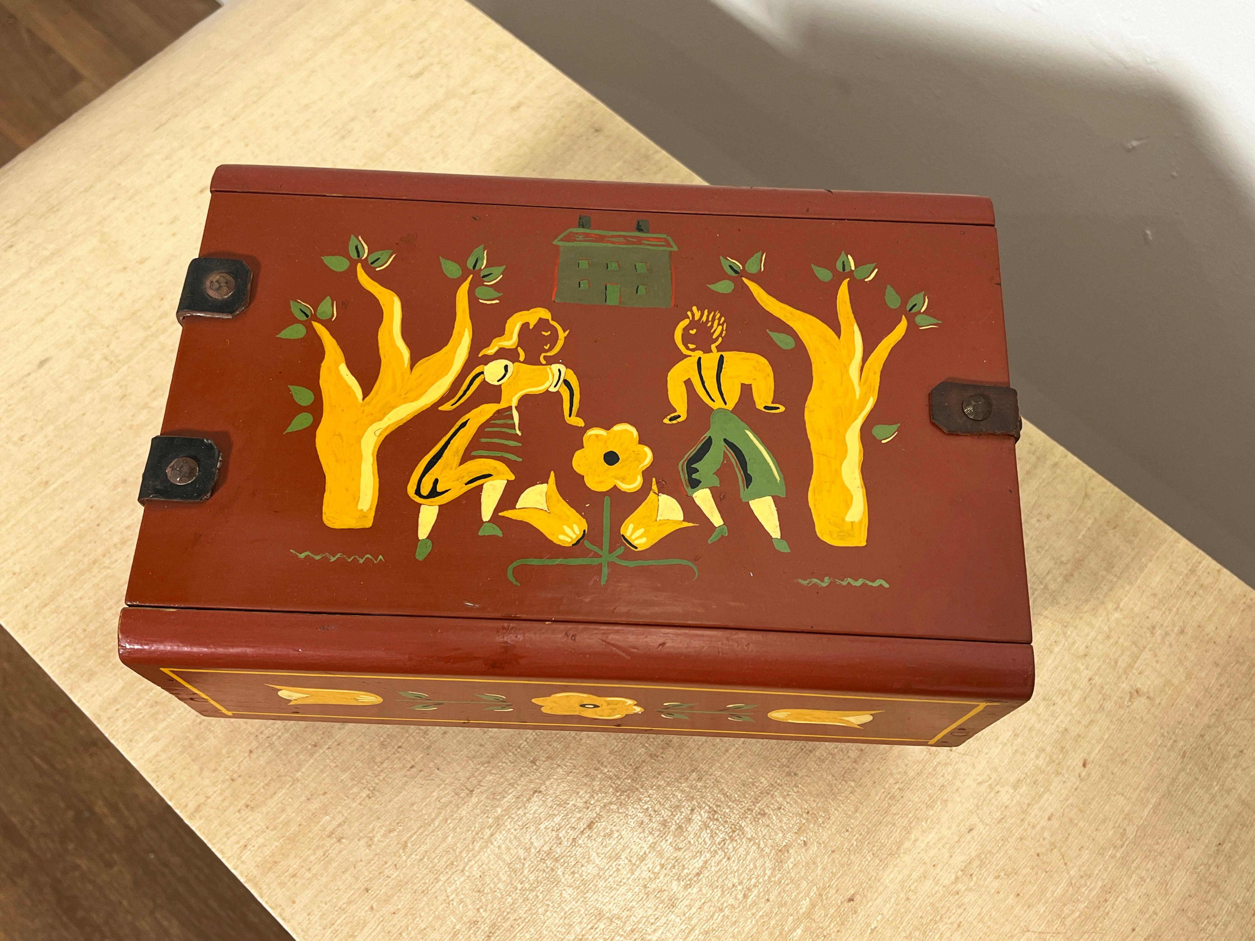 Folk Art Hand Painted Trinket Box in the Style of Peter Hunt Circa 1940s In Good Condition For Sale In Peabody, MA