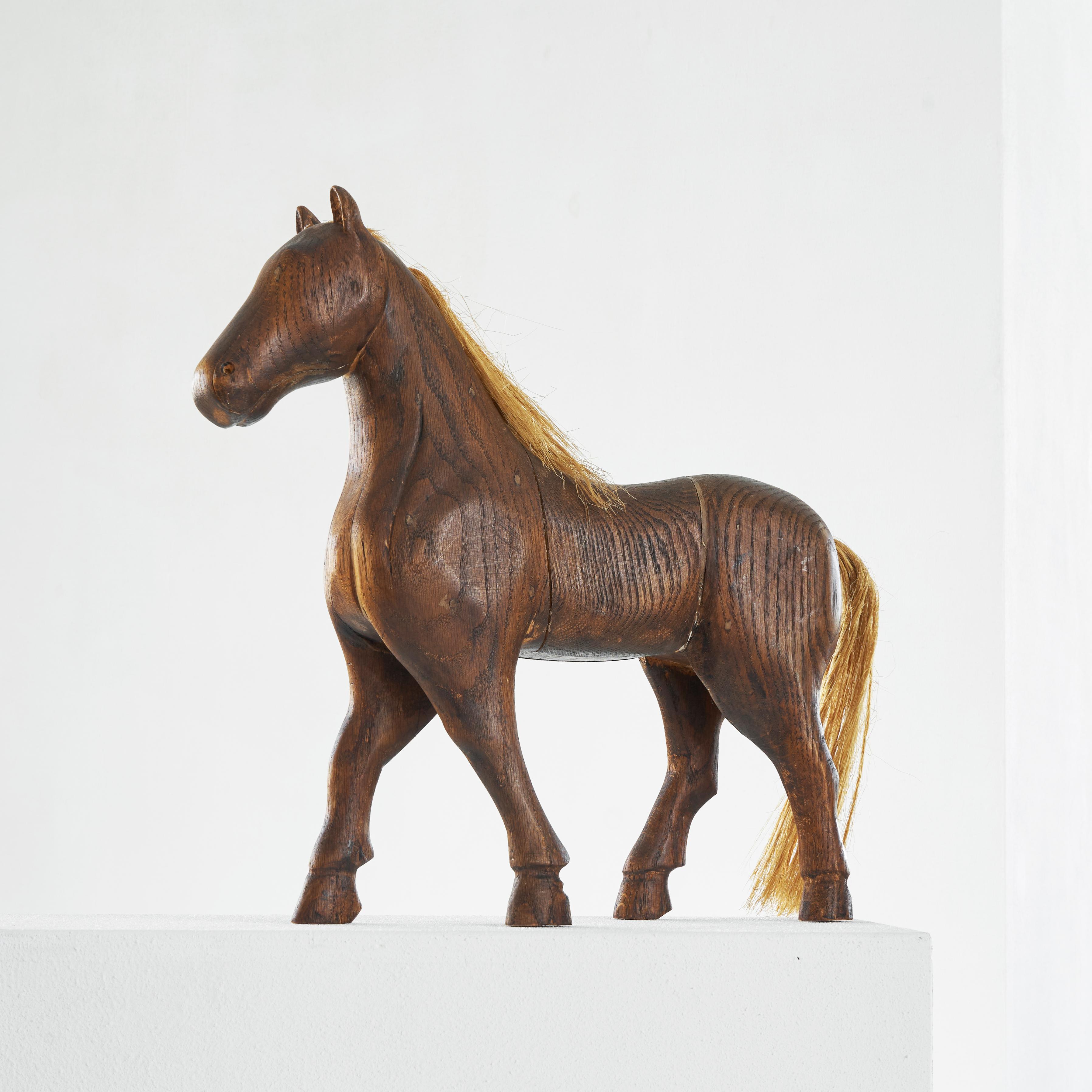 Folk Art horse in oak, first half of the 20th century.

Beautifully made horse in oak and straw. Great proportions and size, with a very honest patina and some interesting wood grain which only adds to the charm of this Folk Art horse. Presumably