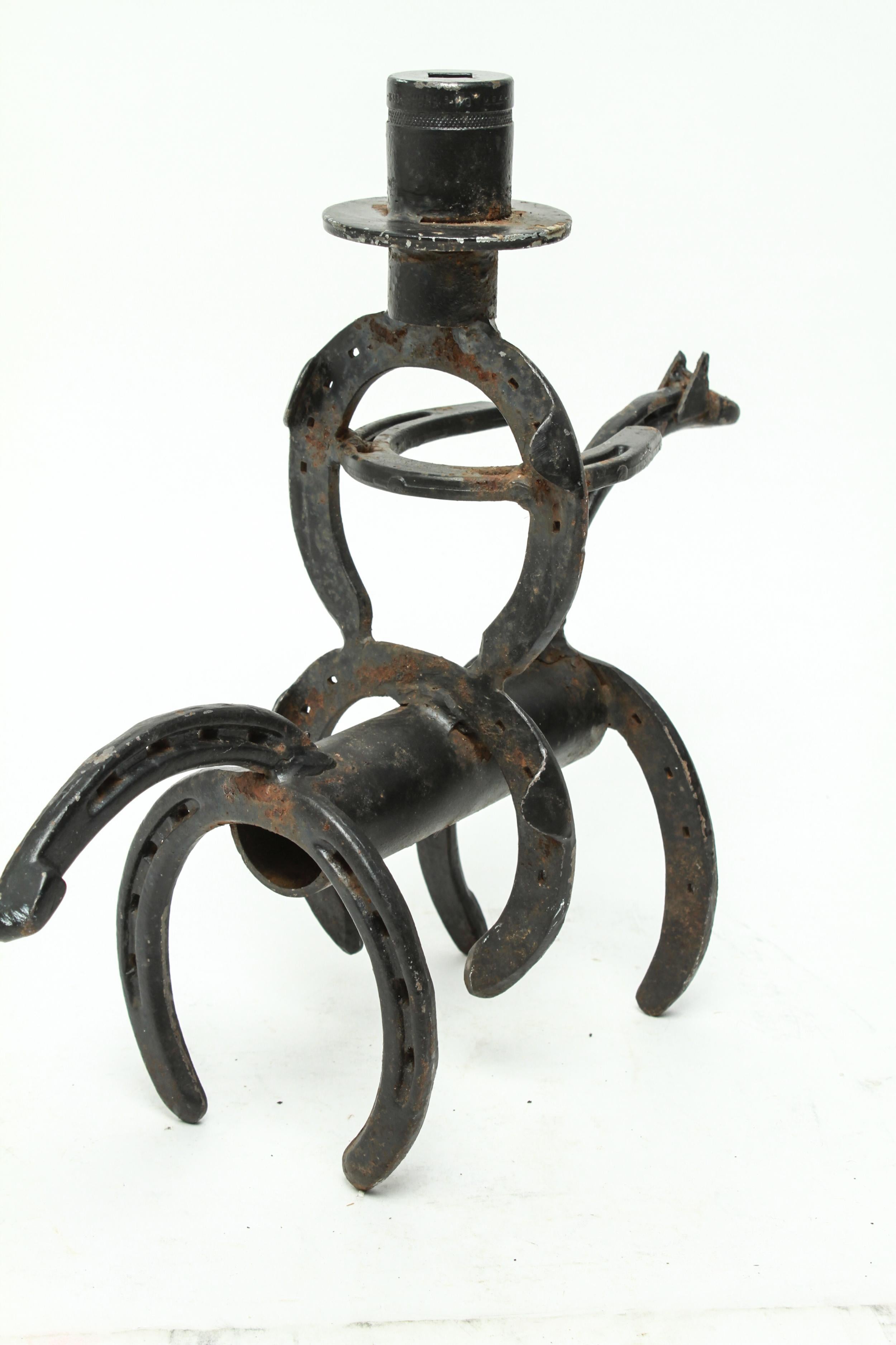 Folk Art Horseshoe Iron Horse Rider Sculpture (20. Jahrhundert)