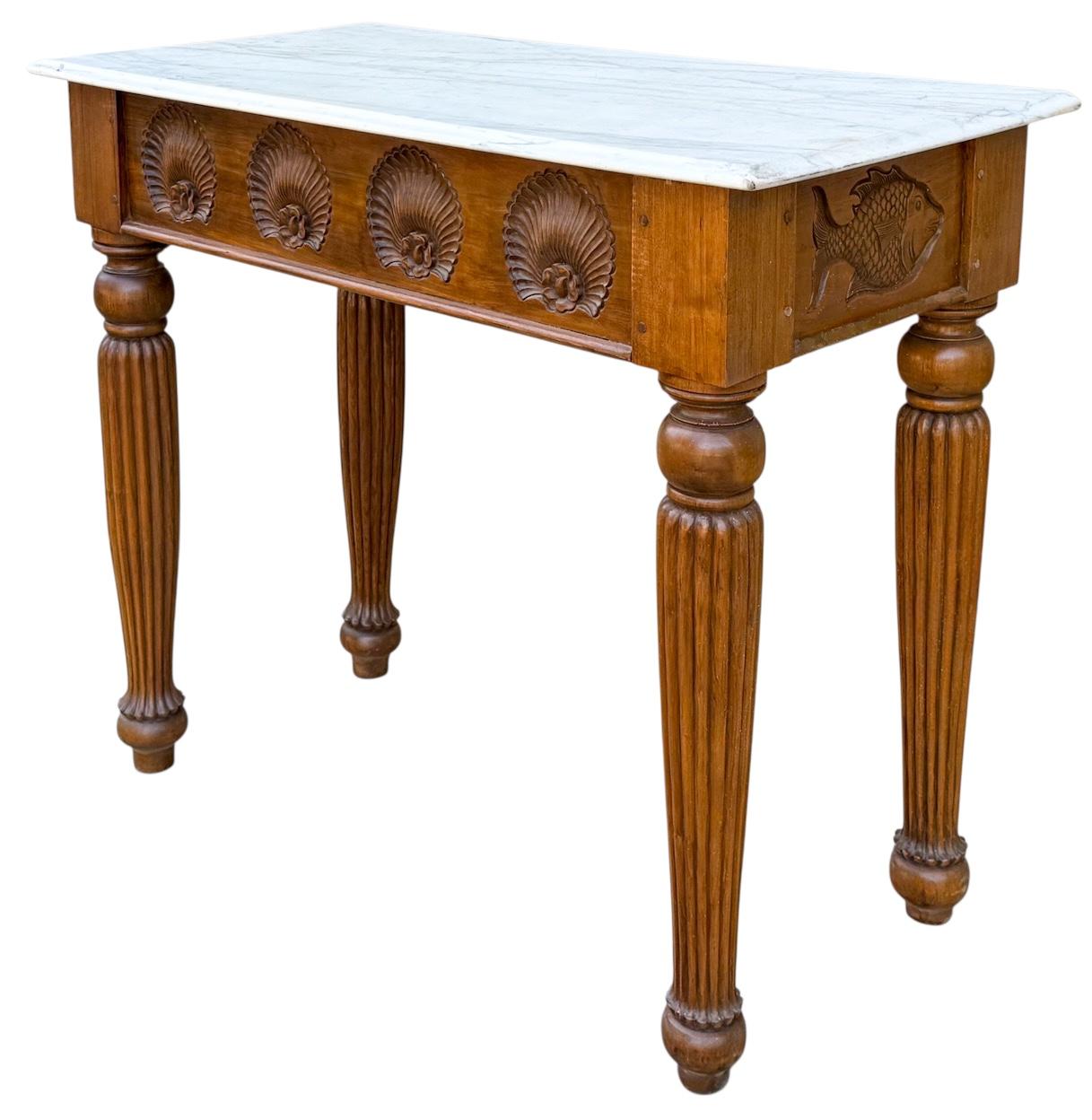 Folk Art inspiriert geschnitzt Nussbaum Fisch & Shell Motiv Konsolentisch W / Marmorplatte im Angebot 3