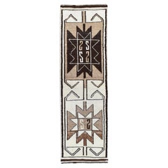Folk Art Ivory and Brown Medallion Wool Runner 3'5''x11'3''