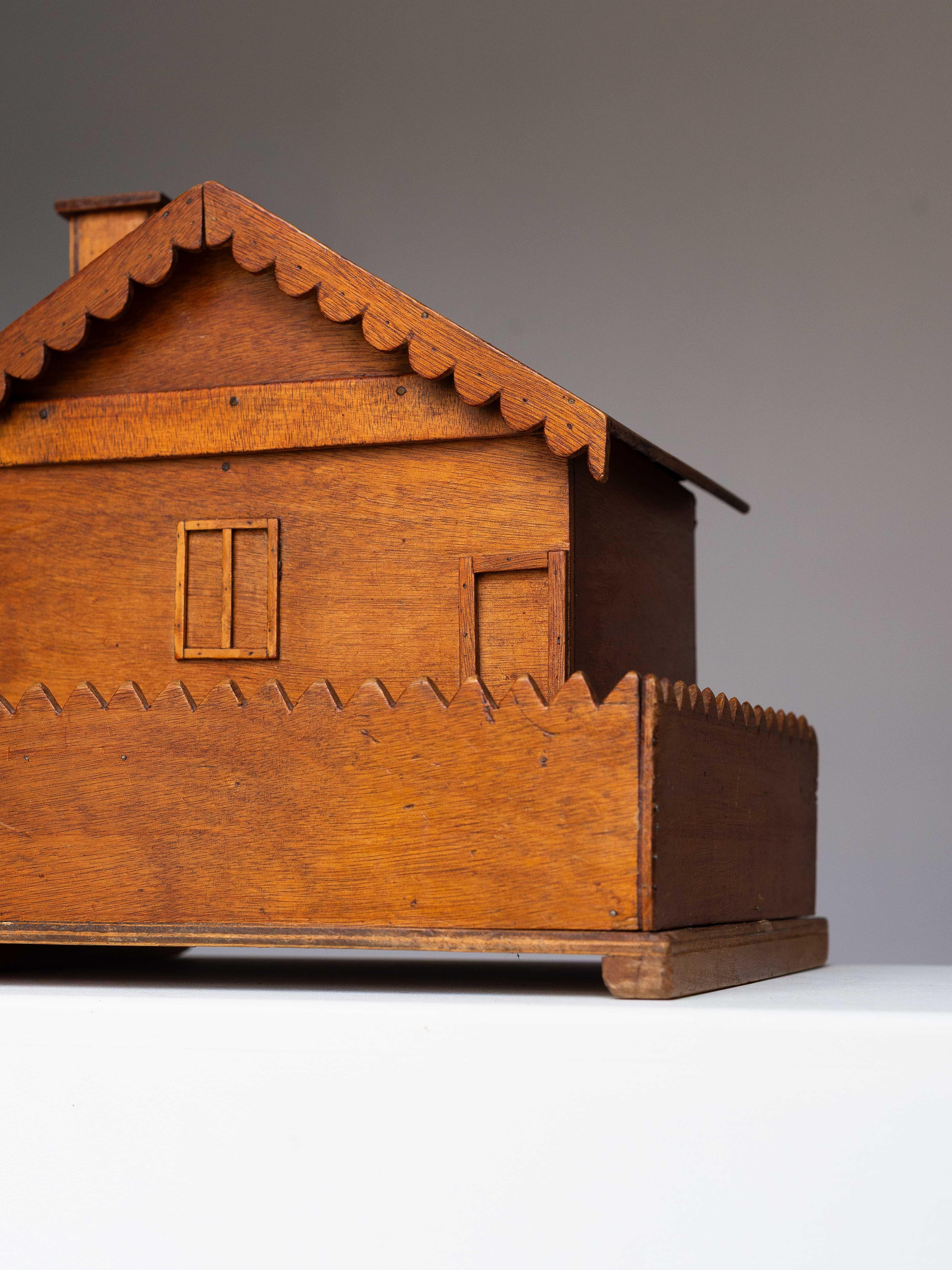 Volkskunst-Schmuckkästchen - Nähkästchen, hölzernes Hausmodell, Mitte des Jahrhunderts, Frankreich 1950er Jahre im Angebot 6