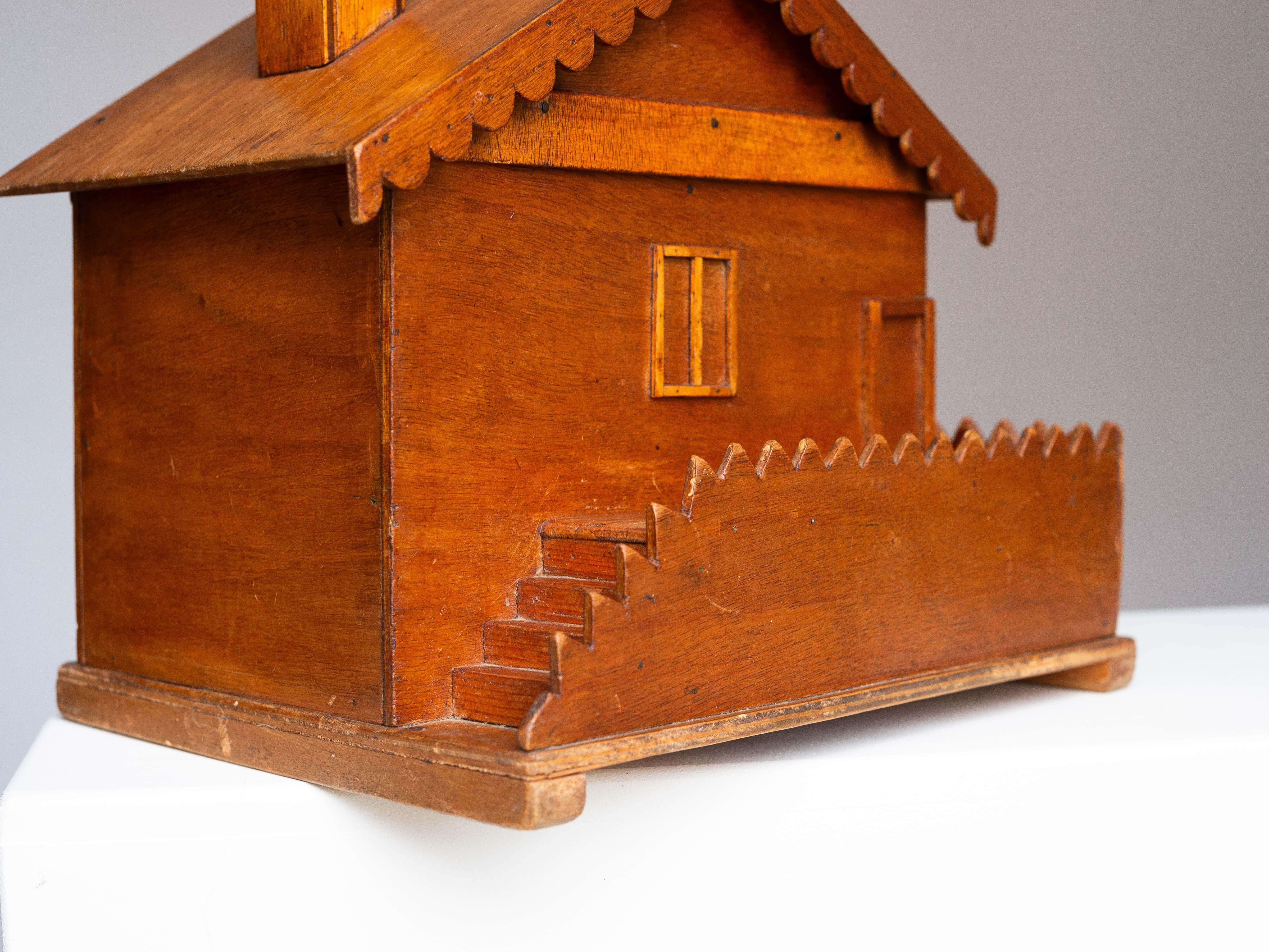 Volkskunst-Schmuckkästchen - Nähkästchen, hölzernes Hausmodell, Mitte des Jahrhunderts, Frankreich 1950er Jahre im Angebot 10