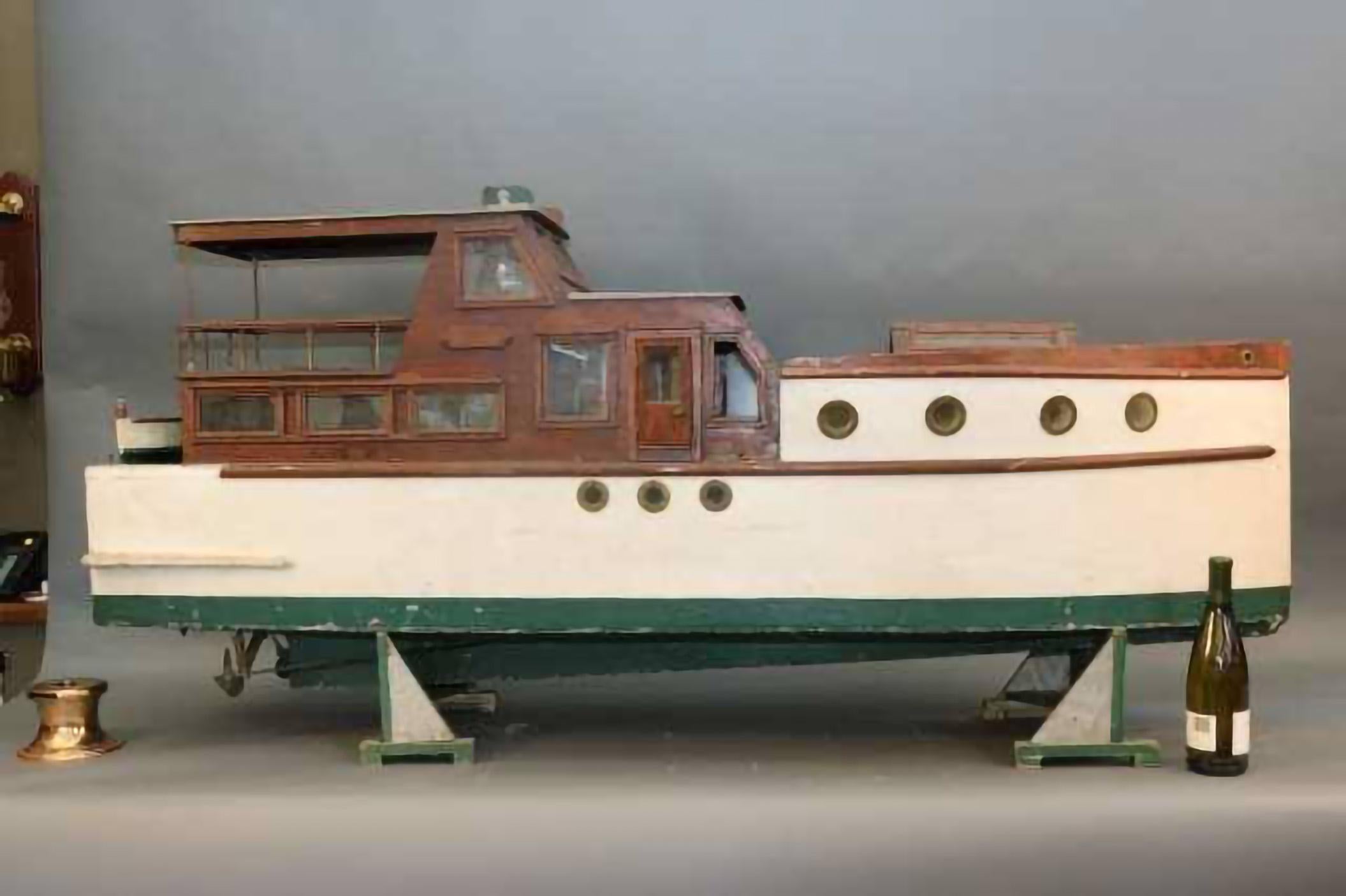 Modèle artisanal d'un yacht de plaisir 3