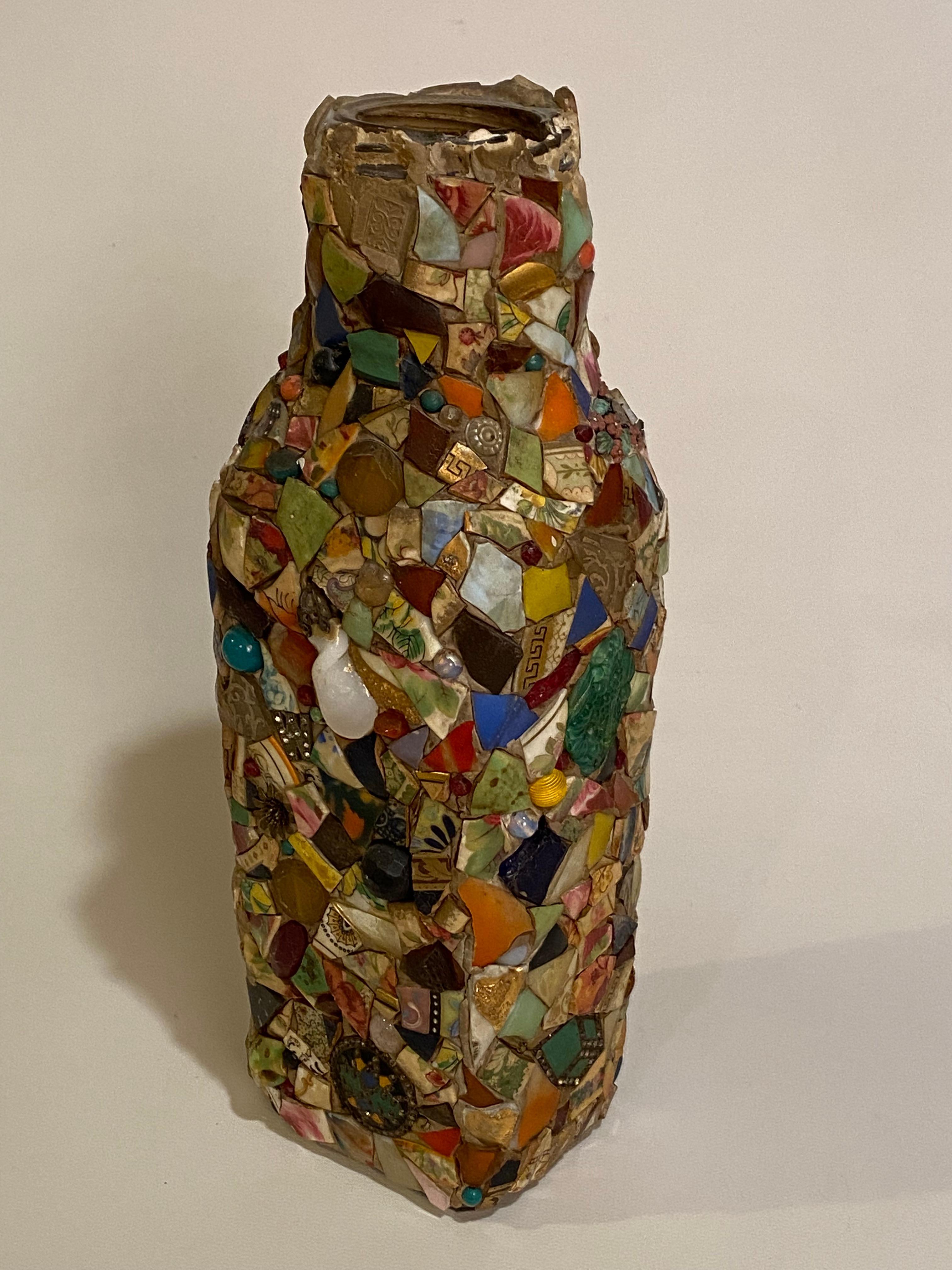 Volkskunst-Mosaik-Flasche (Mitte des 20. Jahrhunderts) im Angebot