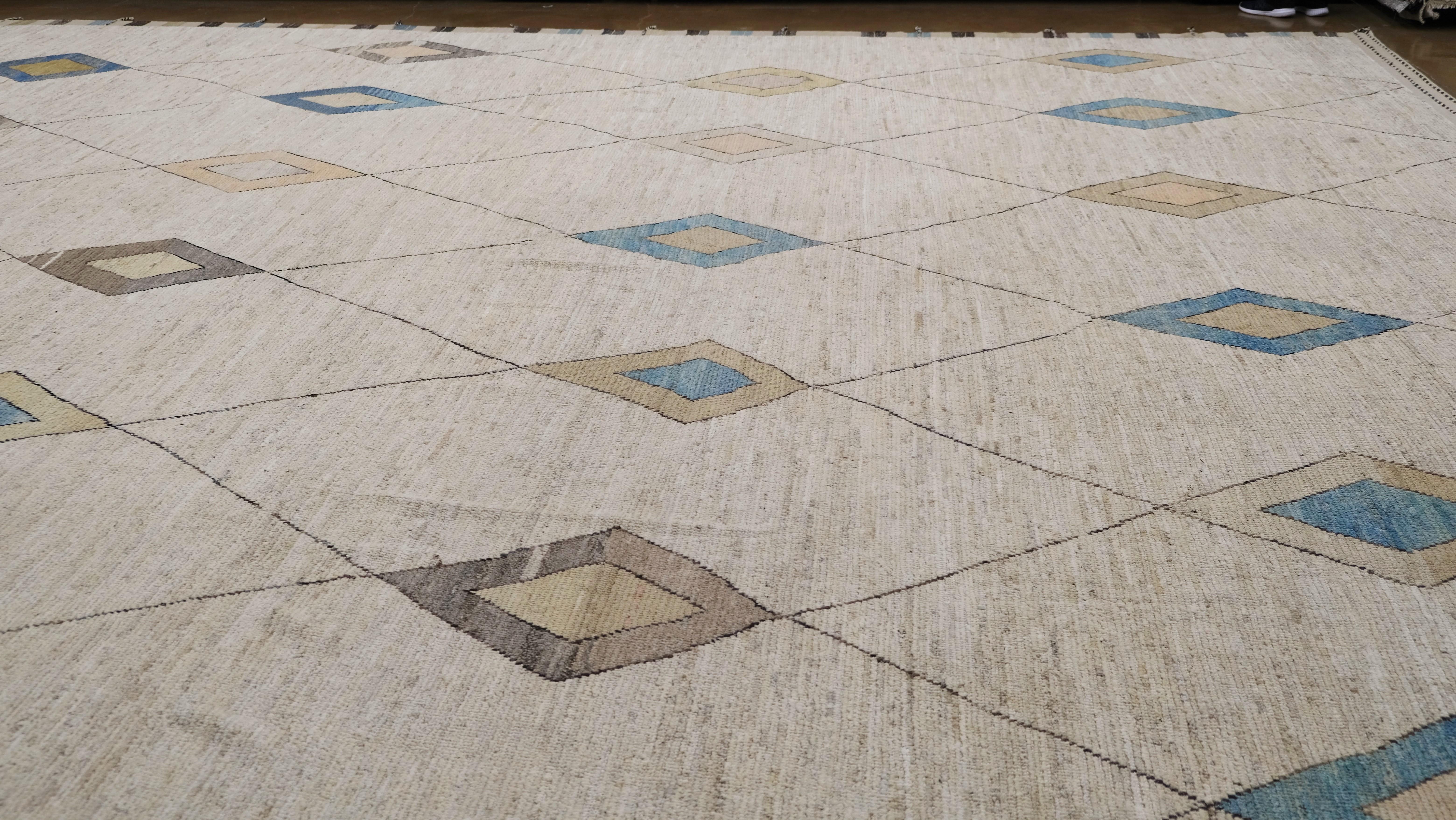 Folk Art Multi-Colored Tribal Diamond Motif Wool Rug 17'3''x28' In New Condition For Sale In Torrance, CA