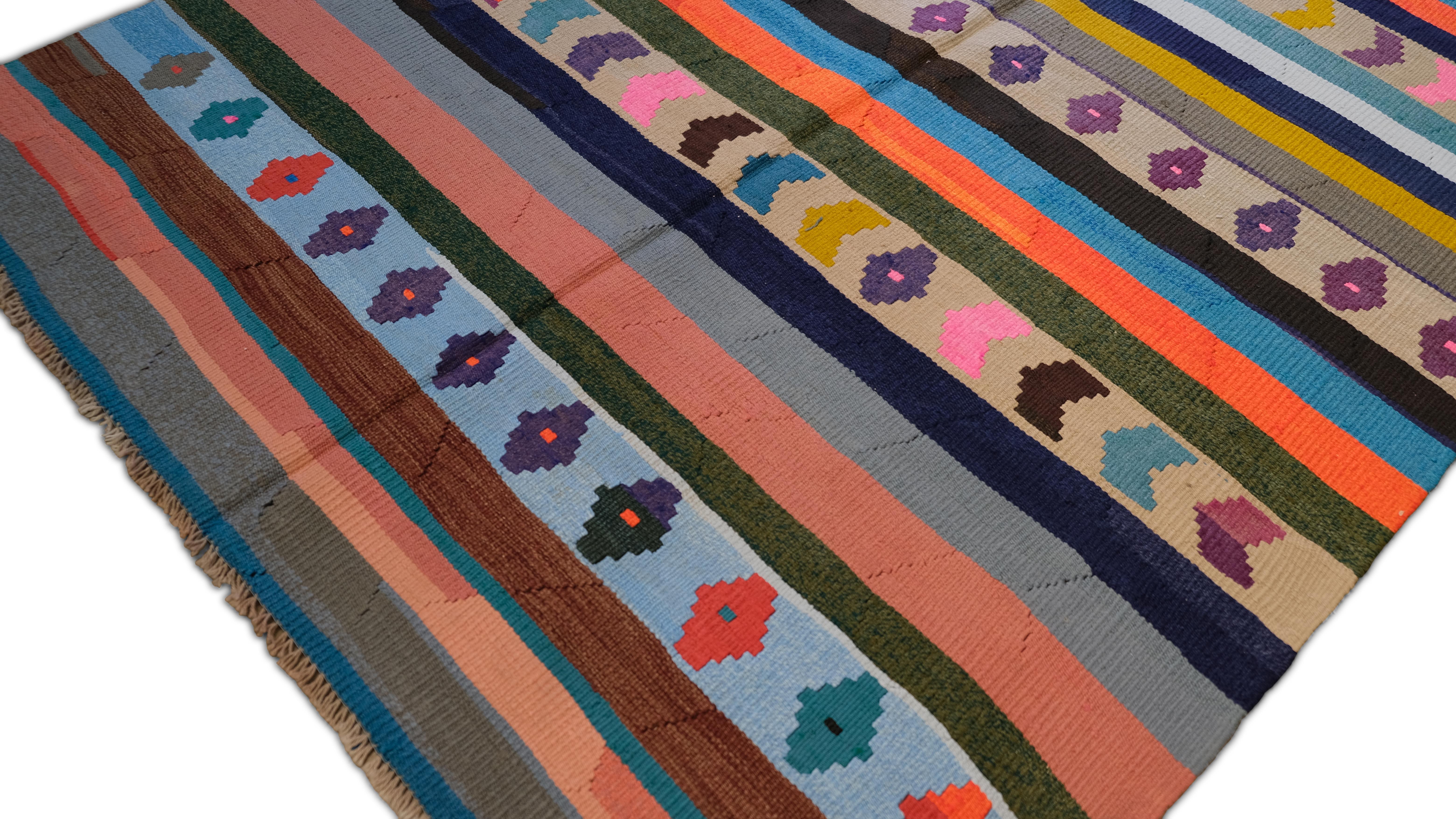 Artisanat Kilim artisanal multicolore tissé à la main 4'7''x6'10'' en vente