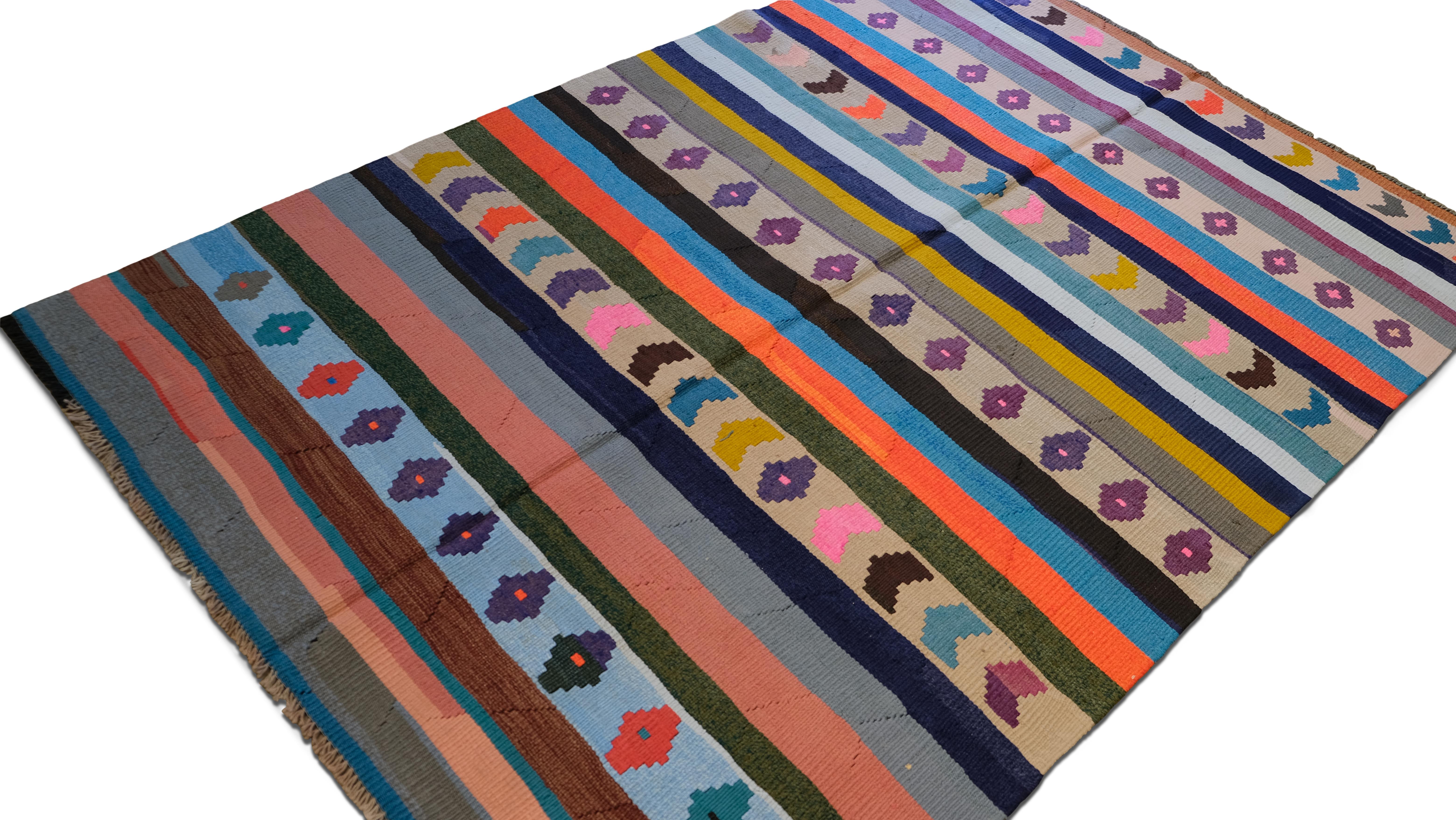 Turc Kilim artisanal multicolore tissé à la main 4'7''x6'10'' en vente