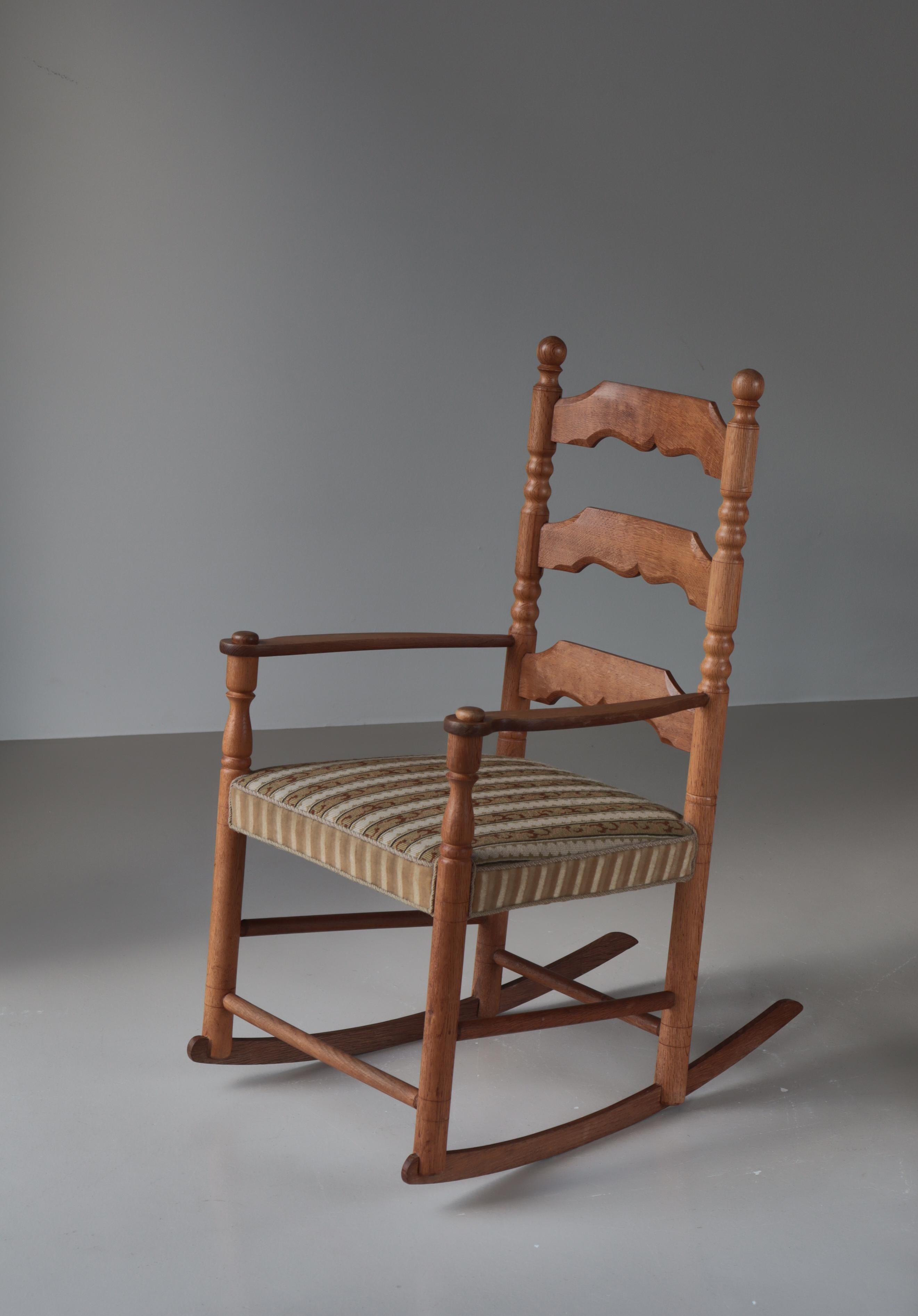 Folk Art Oakwood Rocking Chair by Cabinetmaker Hans Dau, Denmark, 1930s For Sale 5