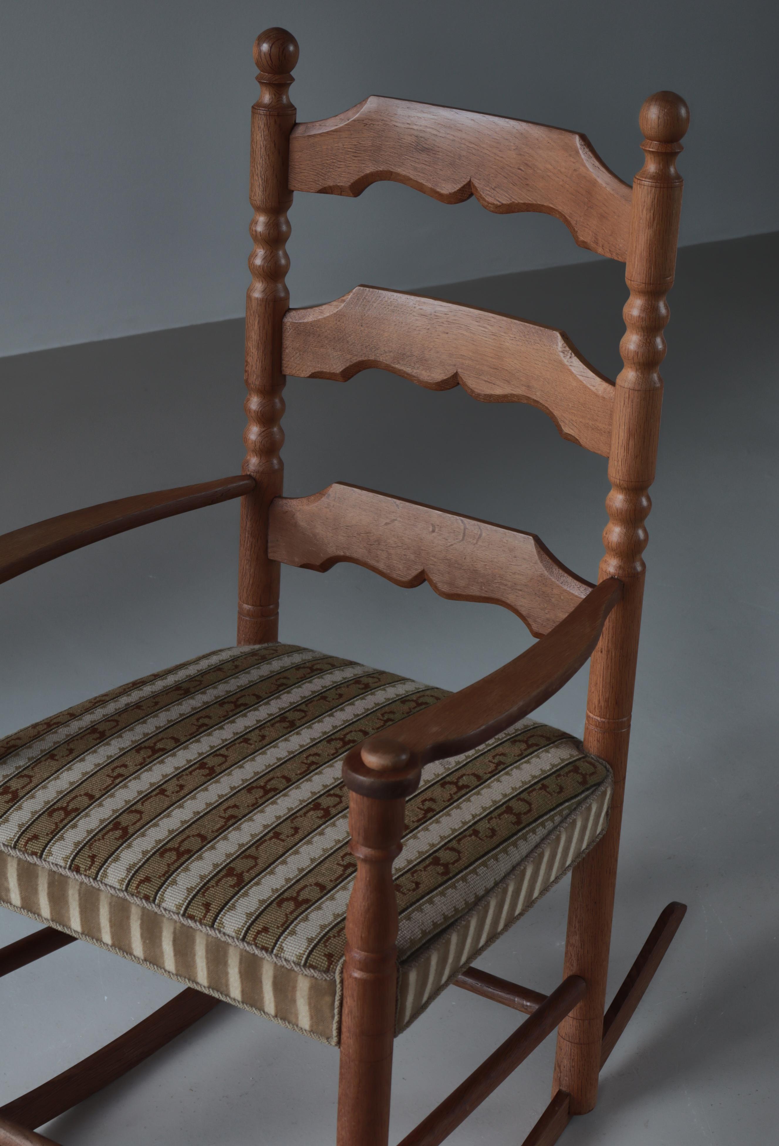 Folk Art Oakwood Rocking Chair by Cabinetmaker Hans Dau, Denmark, 1930s For Sale 6