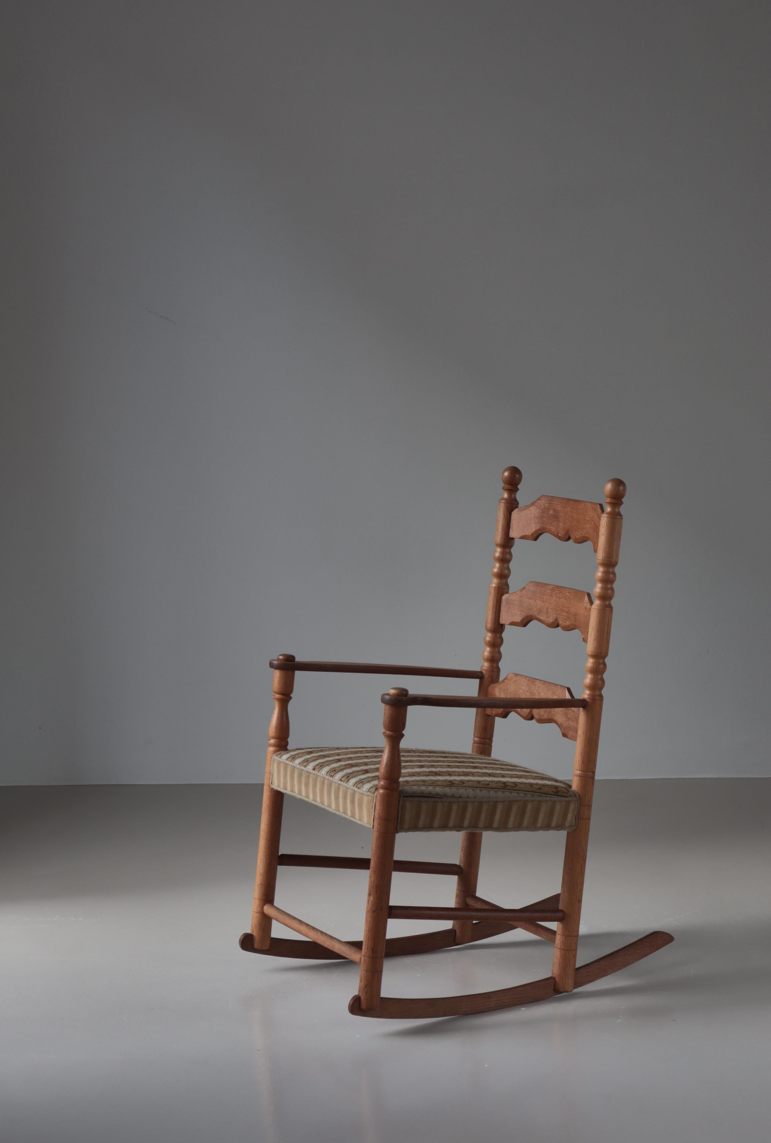 Folk Art Oakwood Rocking Chair by Cabinetmaker Hans Dau, Denmark, 1930s For Sale 11