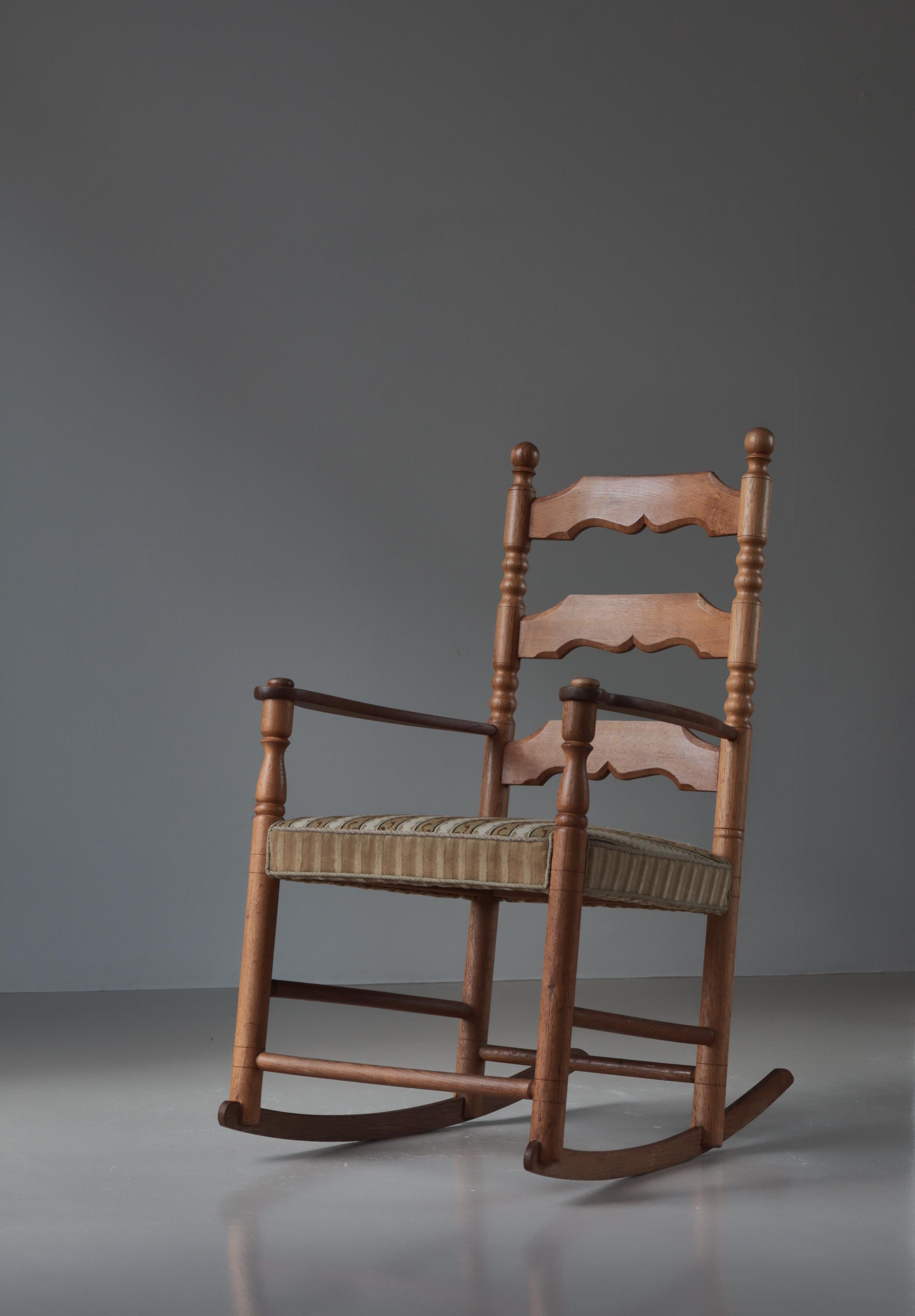 Mid-20th Century Folk Art Oakwood Rocking Chair by Cabinetmaker Hans Dau, Denmark, 1930s For Sale