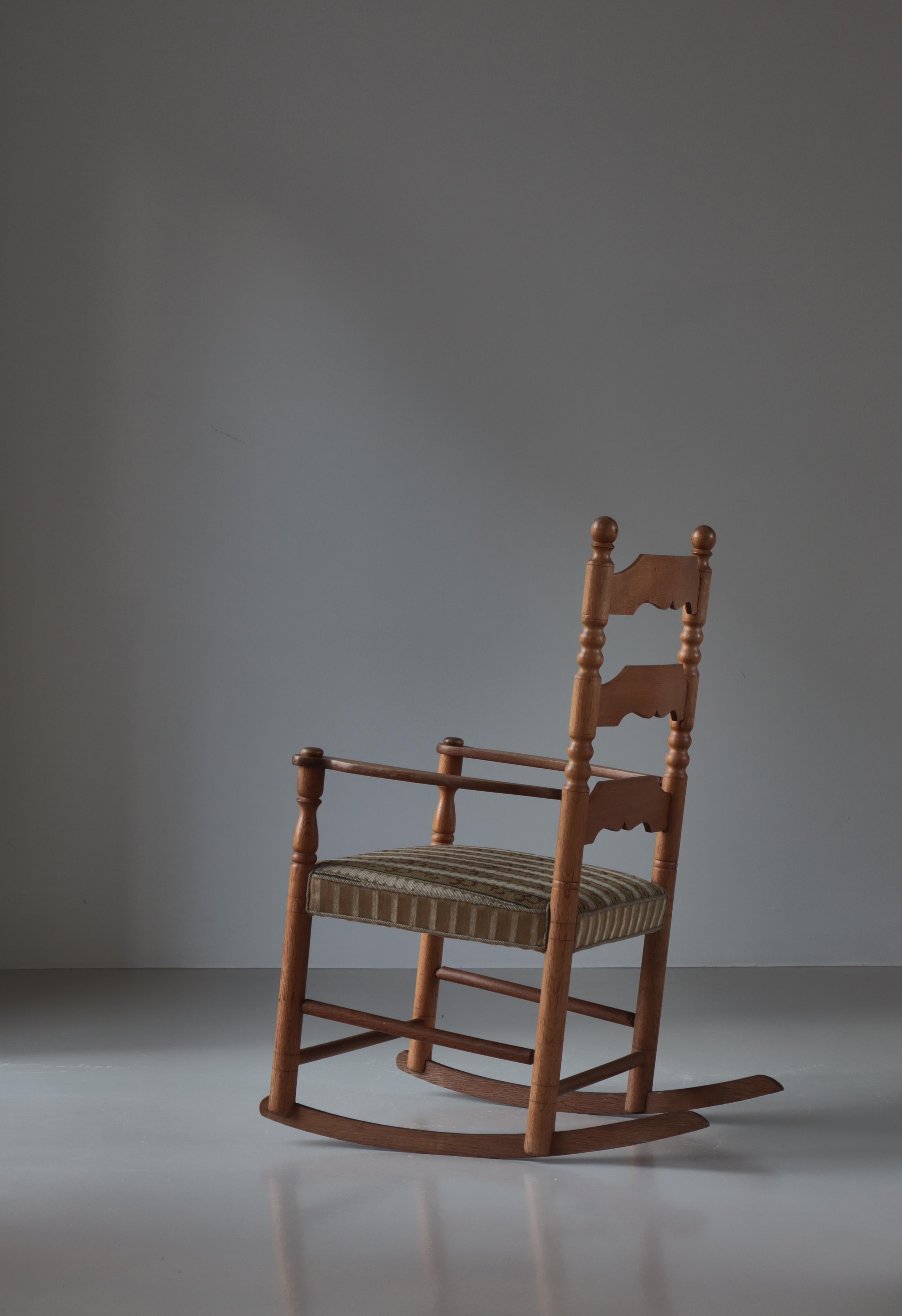 Folk Art Oakwood Rocking Chair by Cabinetmaker Hans Dau, Denmark, 1930s For Sale 2