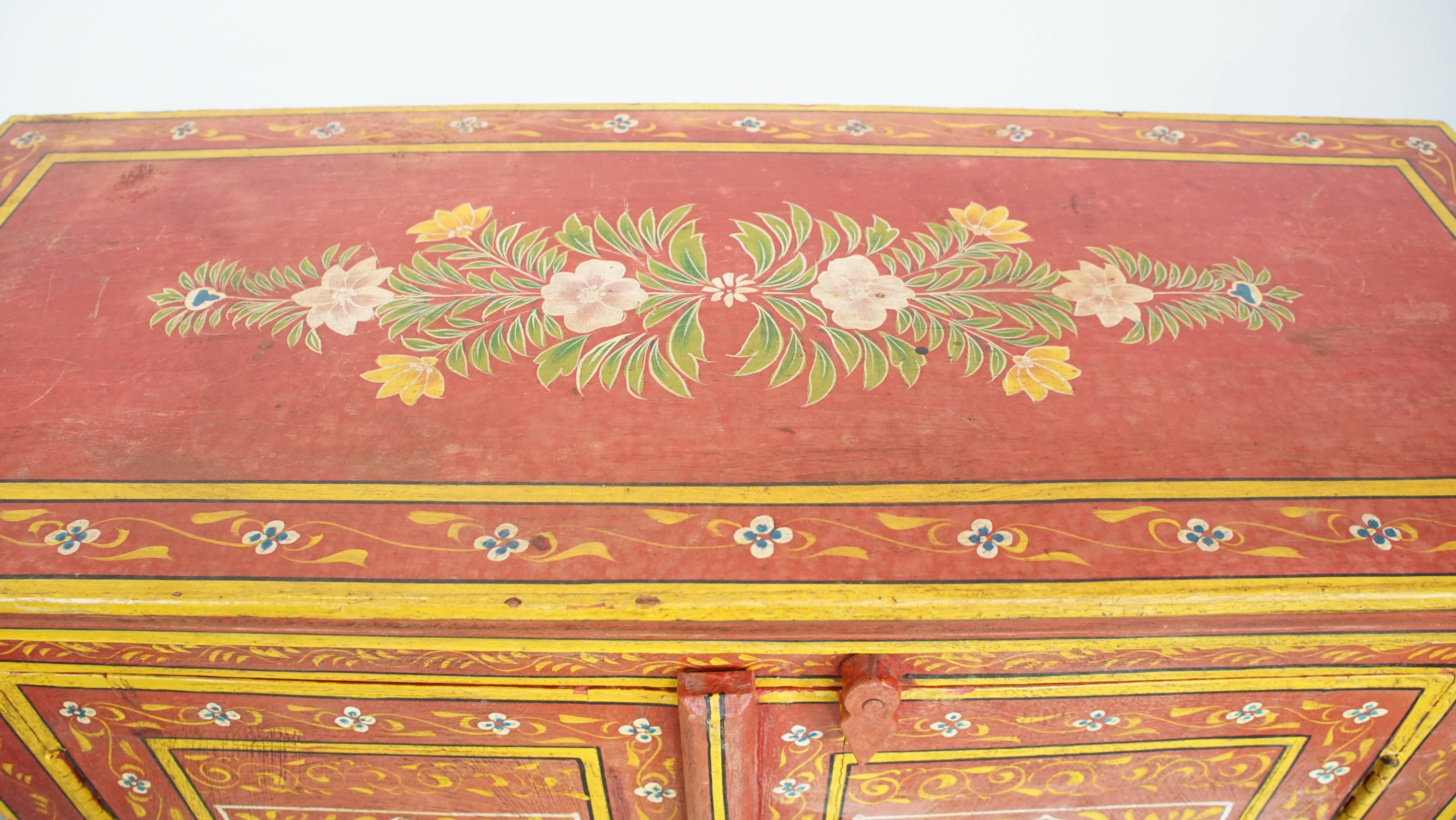 XIX secolo Armadio antico dipinto in stile Folk Art in vendita