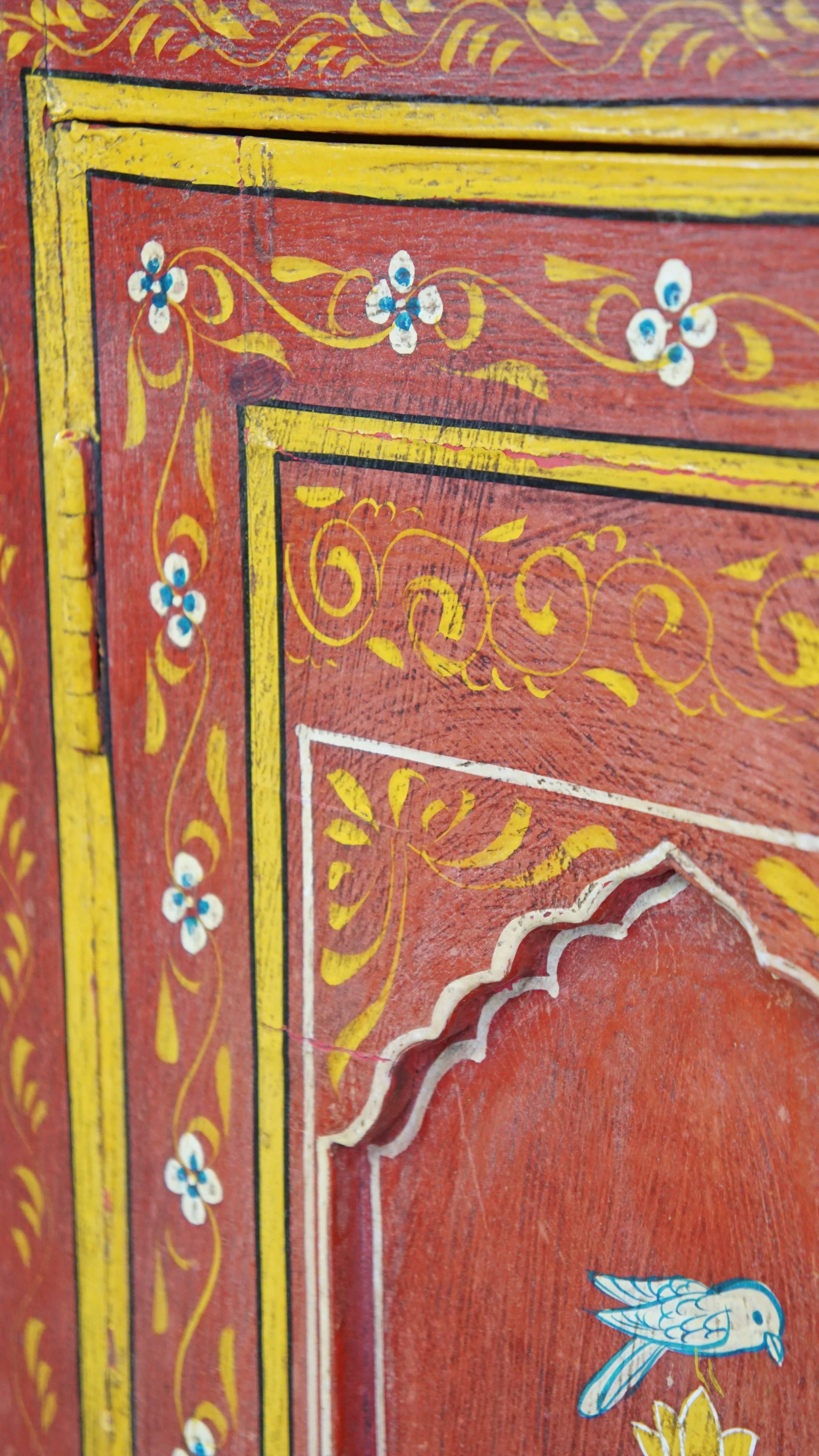 Armadio antico dipinto in stile Folk Art in vendita 1